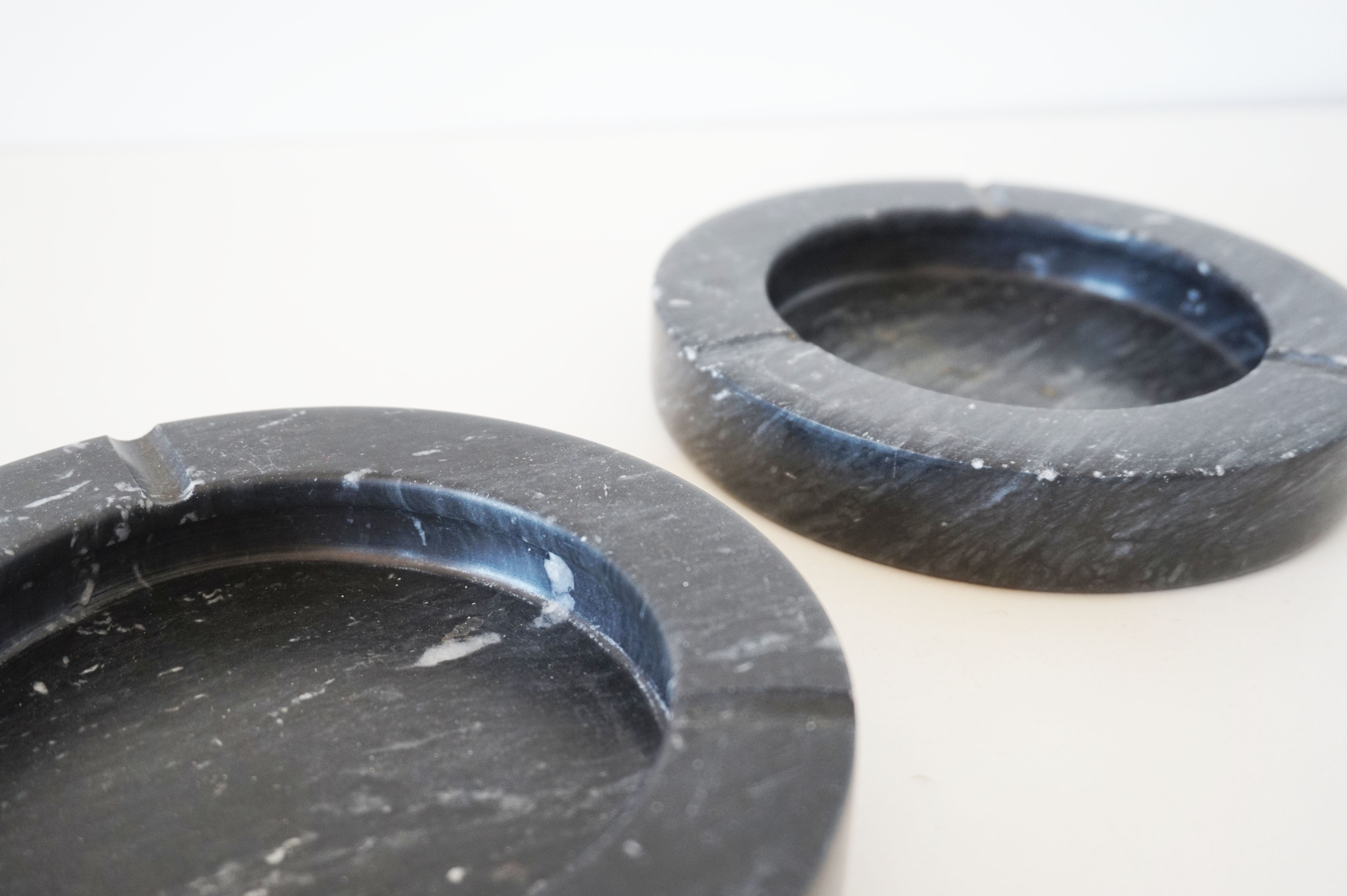 Pair of vintage ashtrays in black marble 1970