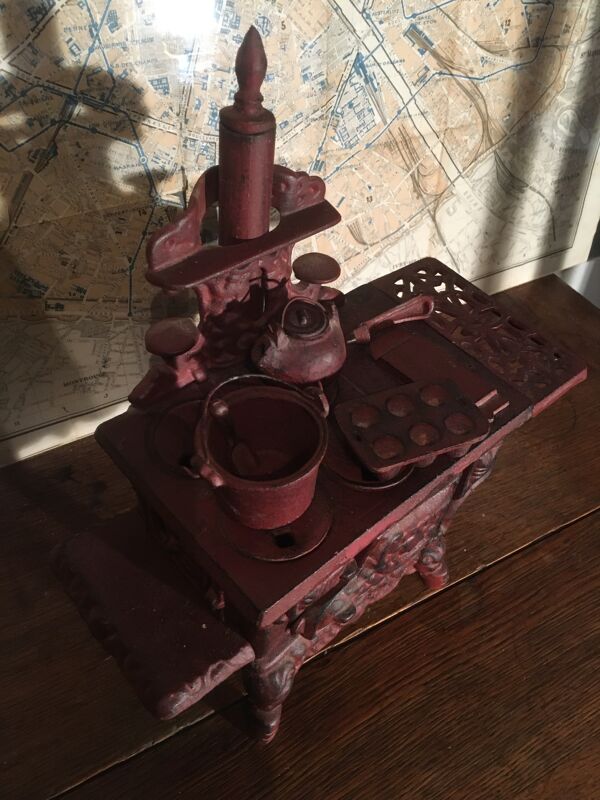 Cuisinière poêle en fonte miniature avec ustensiles