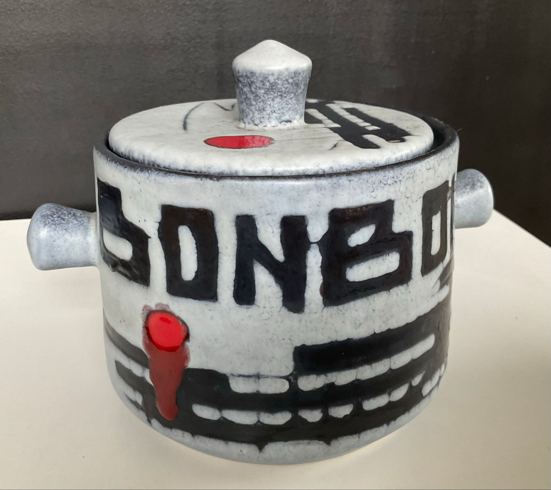 Vintage ceramic bonbonnière from Vallauris, signed.