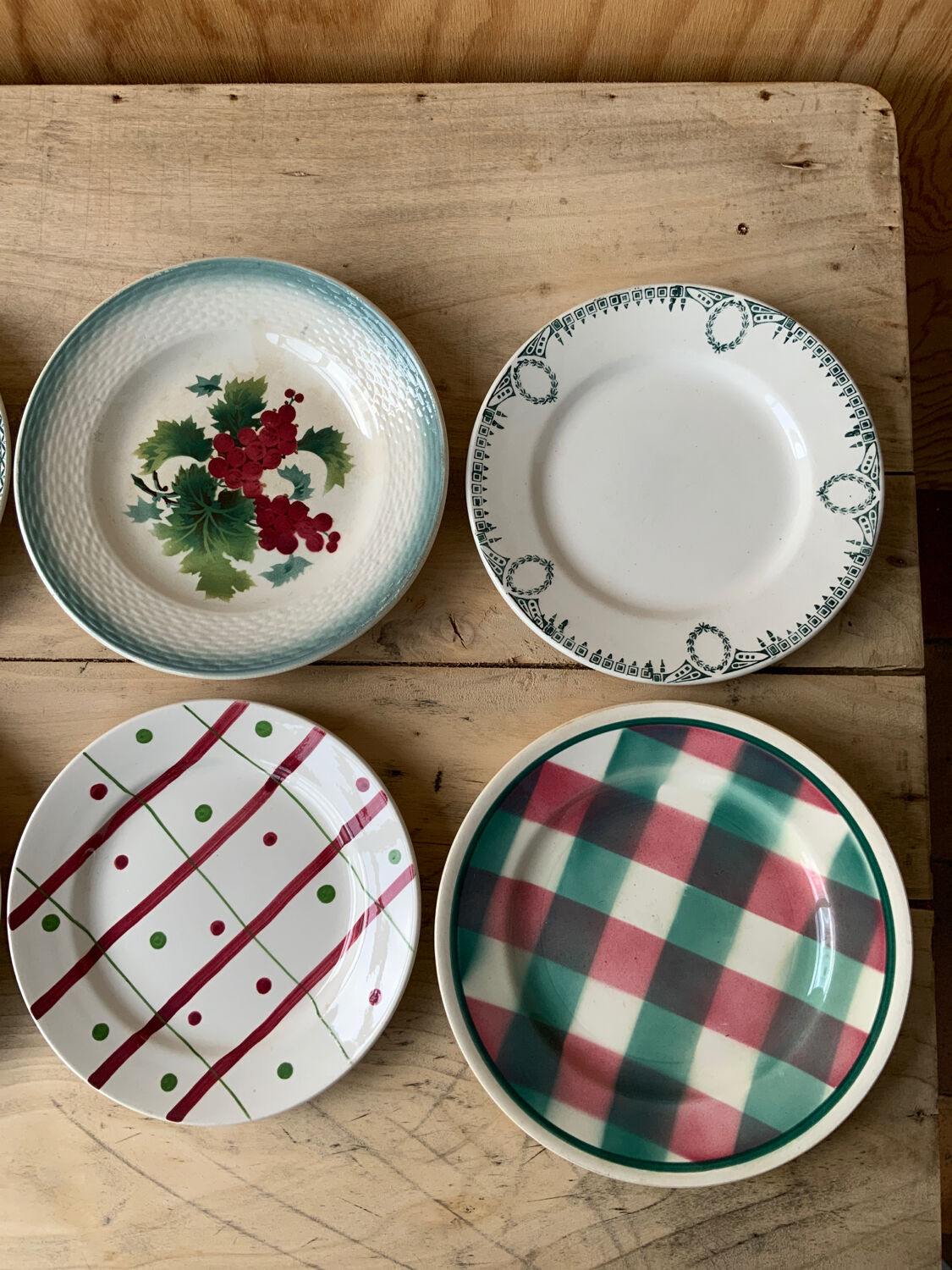 Mismatched plates Terre de Fer
