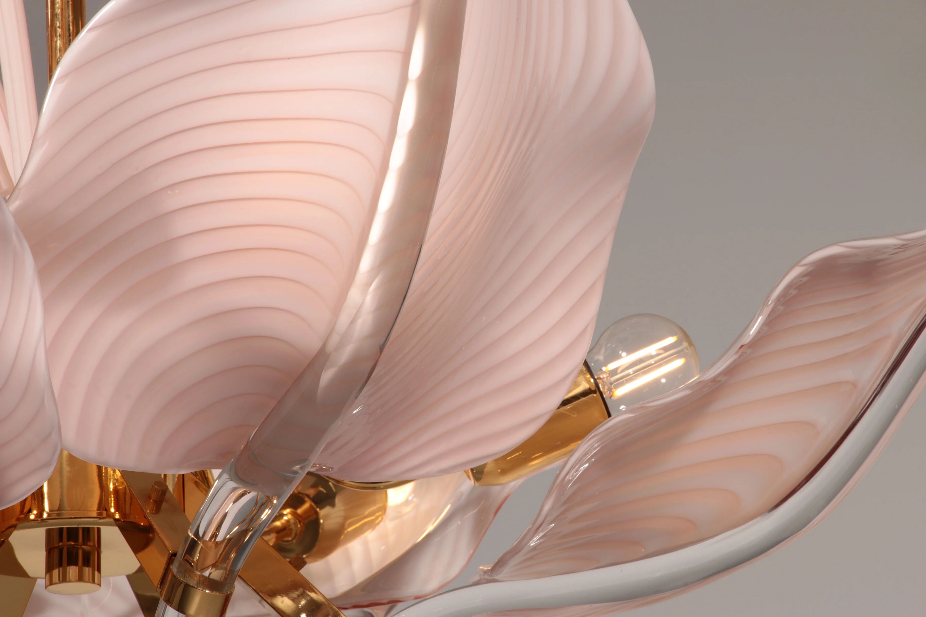 Lys rose, spectaculaire lustre de Murano par Franco Luce, 1970
