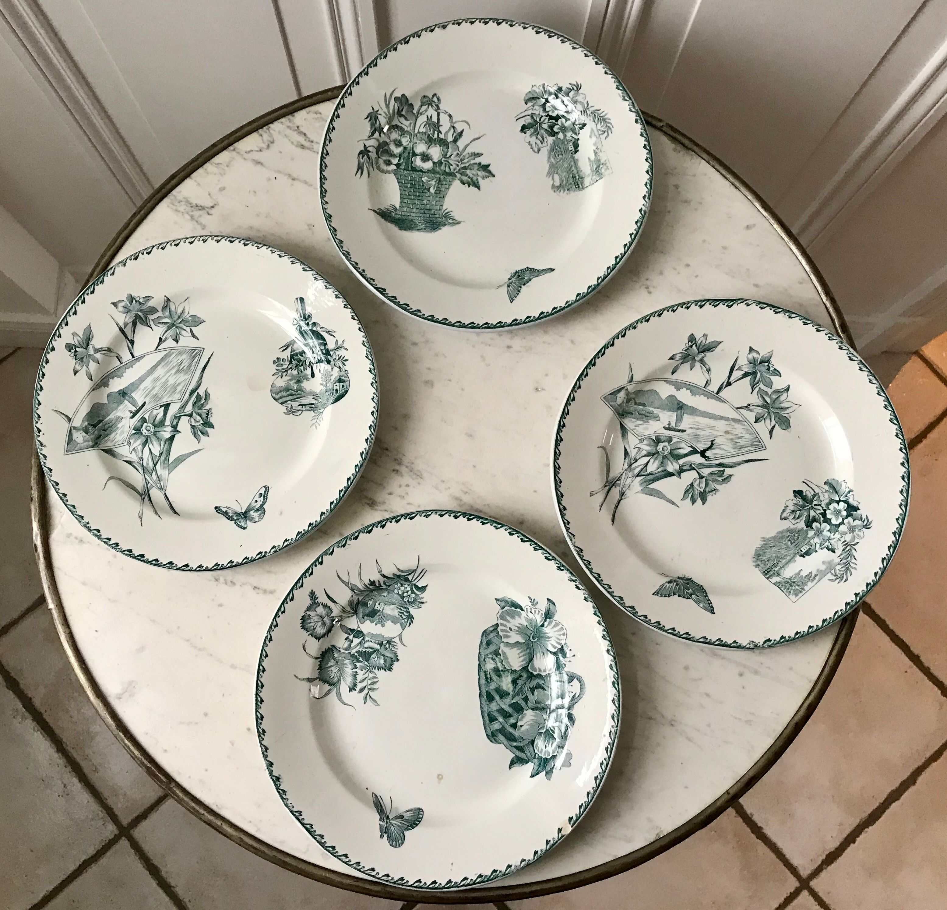set of 4 flat plates Terre de Fer Saint-Amand model "Cartels" XIXth