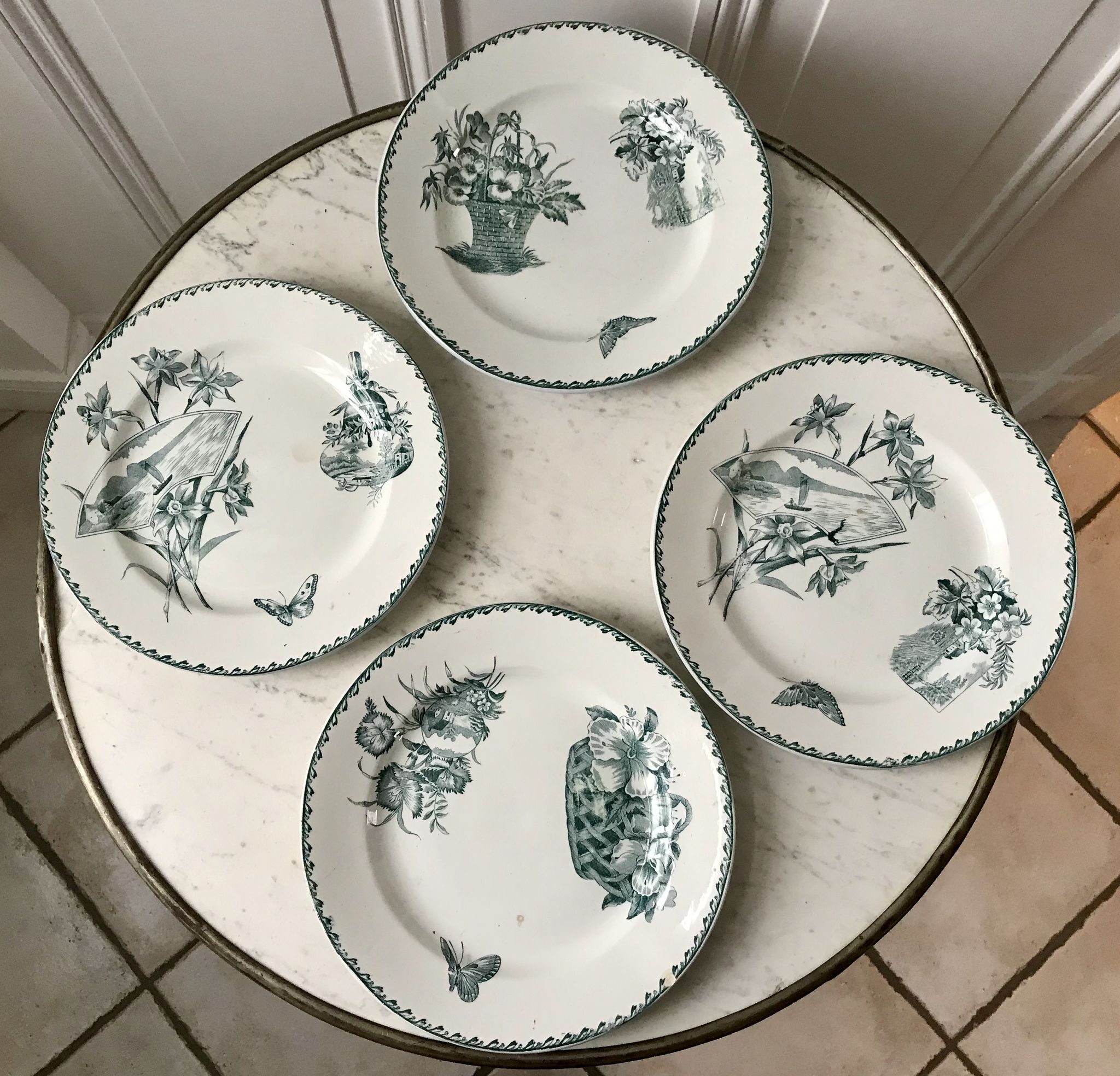 set of 4 flat plates Terre de Fer Saint-Amand model "Cartels" XIXth