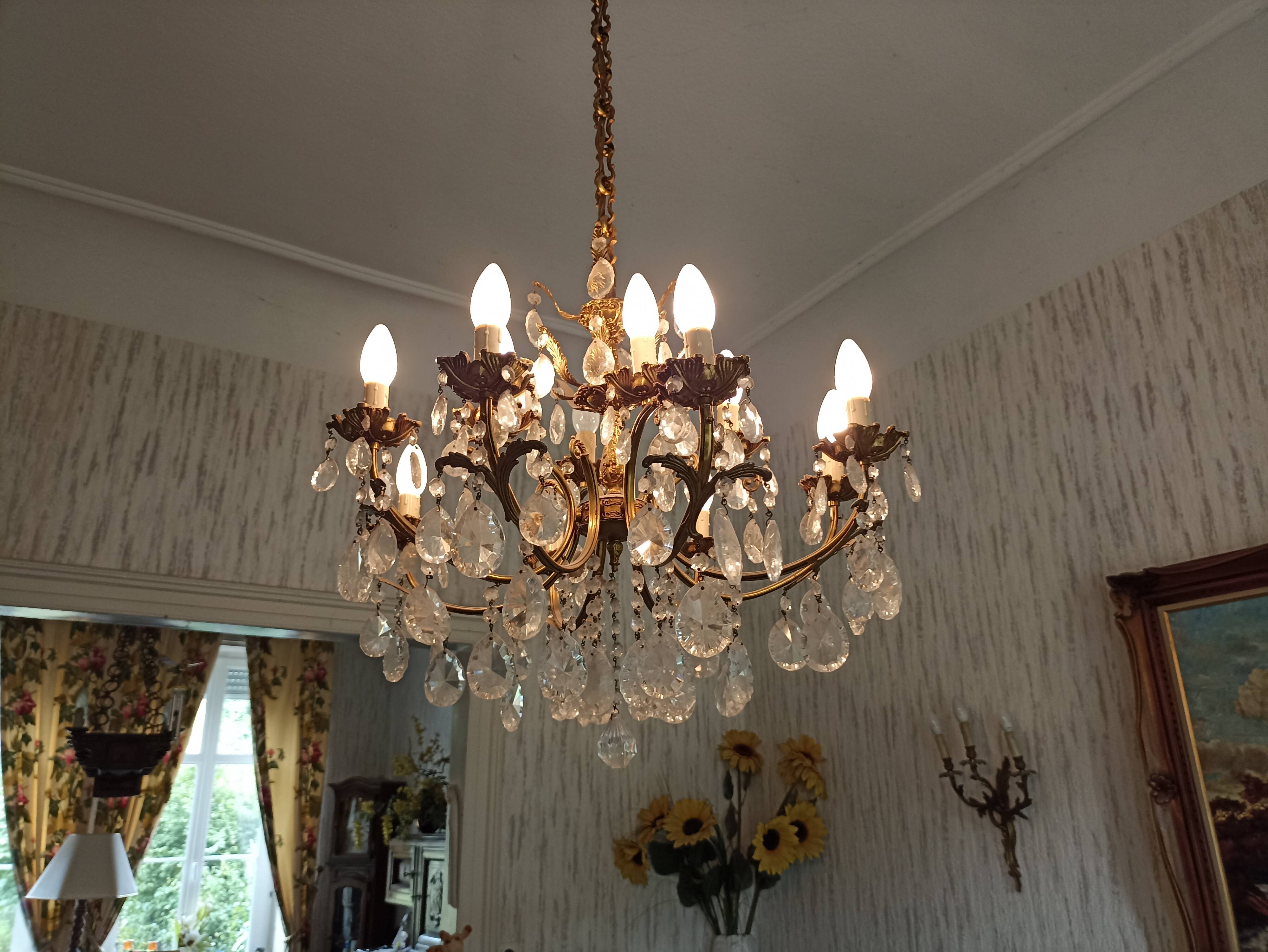 8-spoke chandelier brass and glass - gilded