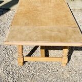 Stretchable stripped farmhouse table