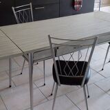Table formica, 2 chaises et 1 tabouret vintage