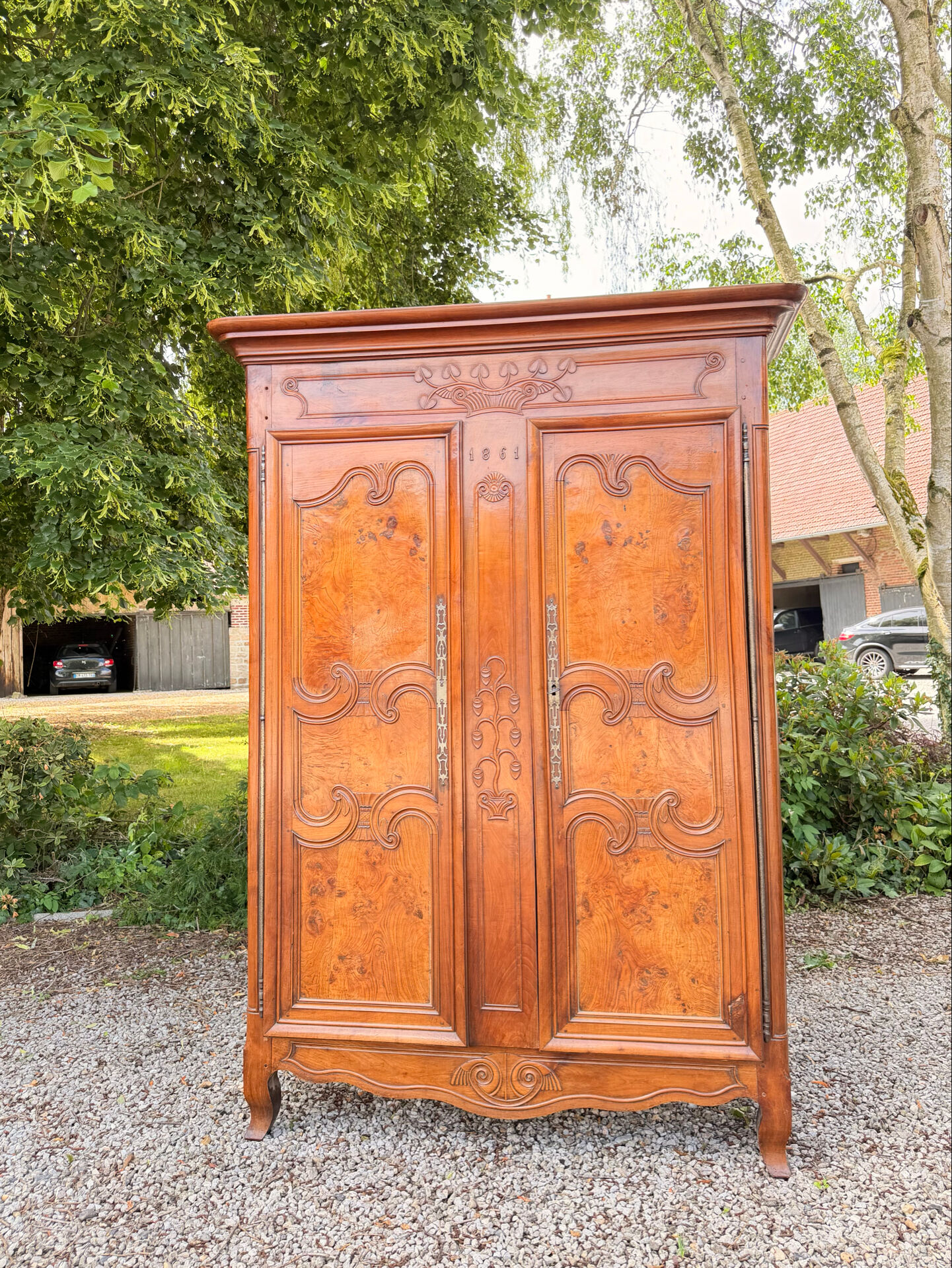 Bressane wardrobe in walnut in Louis XV style, 19th century.