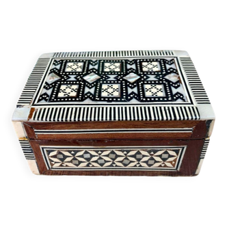 Syrian marquetry box