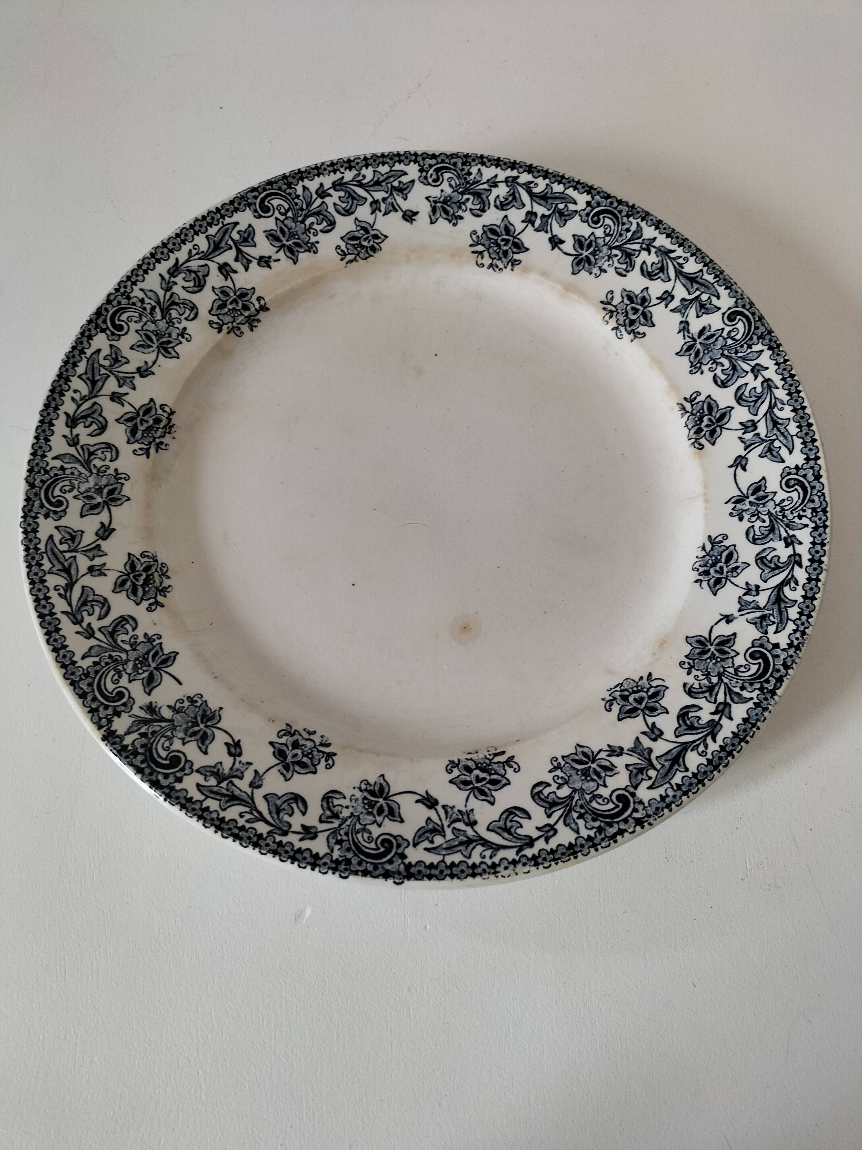 Saint Amand dish, Jane Docks Francs Comtois model