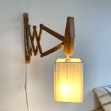 Danish accordion wall light in beechwood - Scandinavian articulated lamp from the 1960s