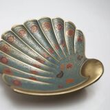 Shell cup in enameled brass