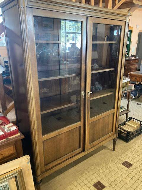 2-door cherry wood bookcase