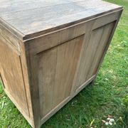 Commode vintage en bois massif sculpté – 4 tiroirs