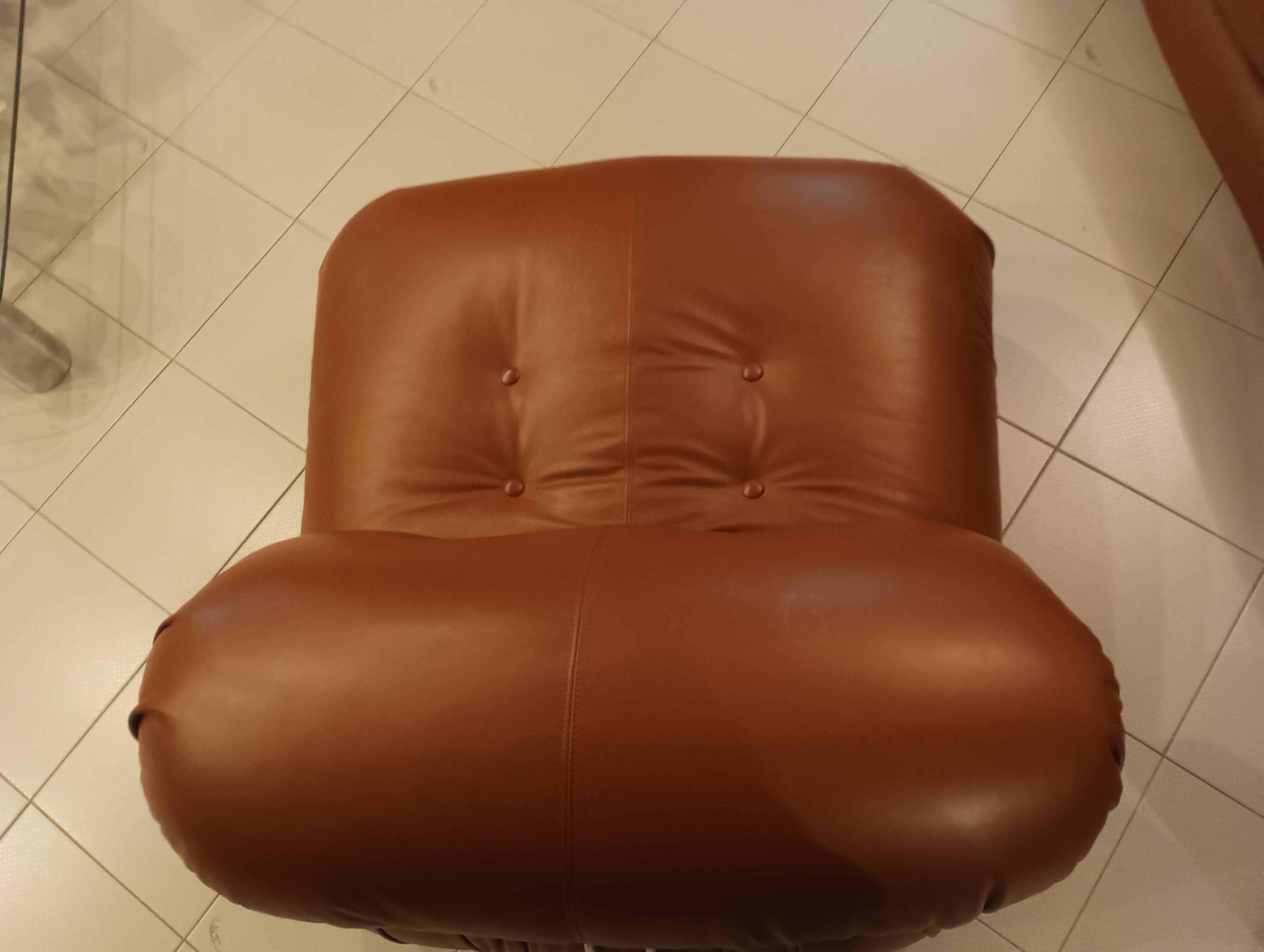 Cassina Soriana sofa for 4 people and 1 Soriana armchair for Cassina.