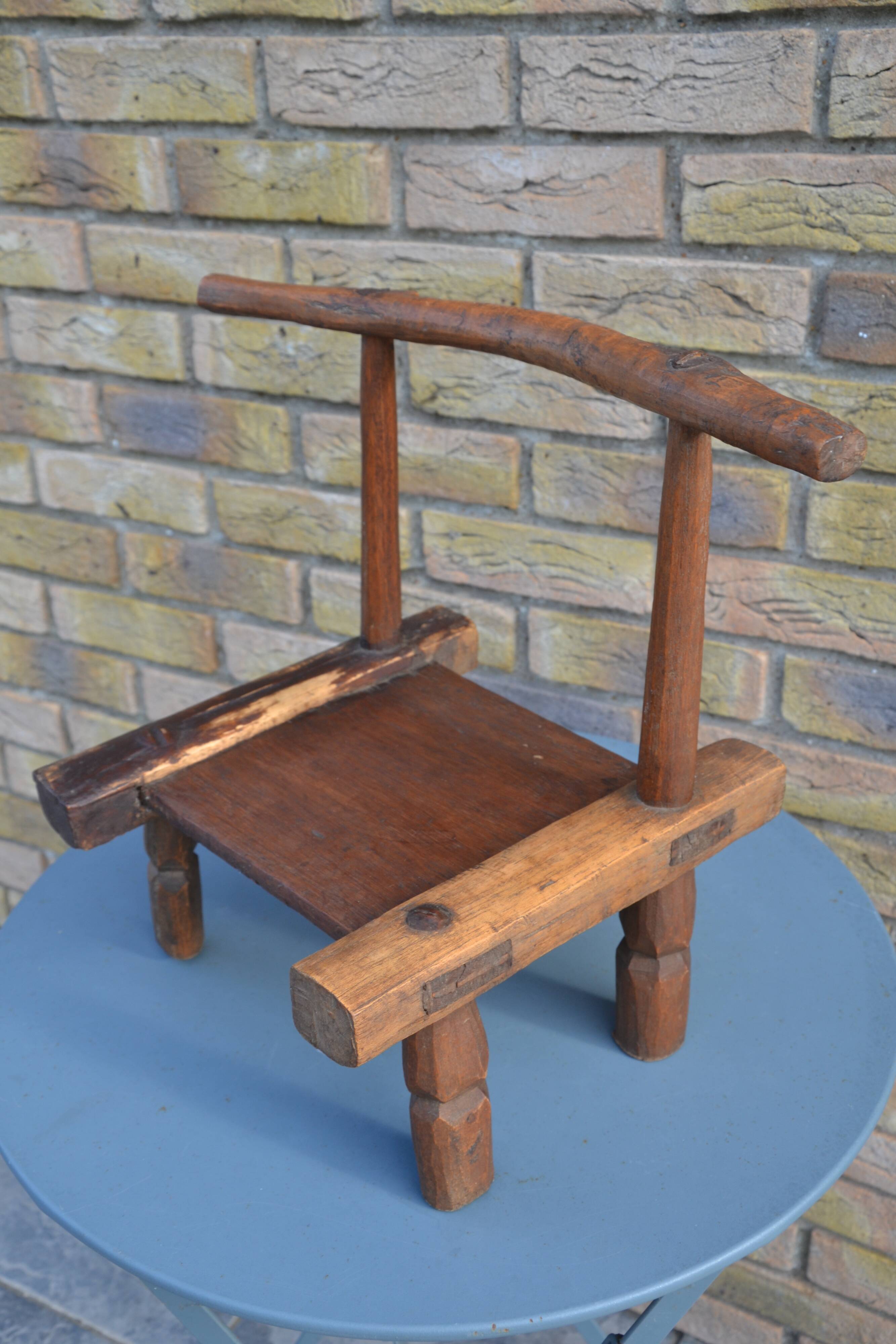 Petite chaise brutaliste