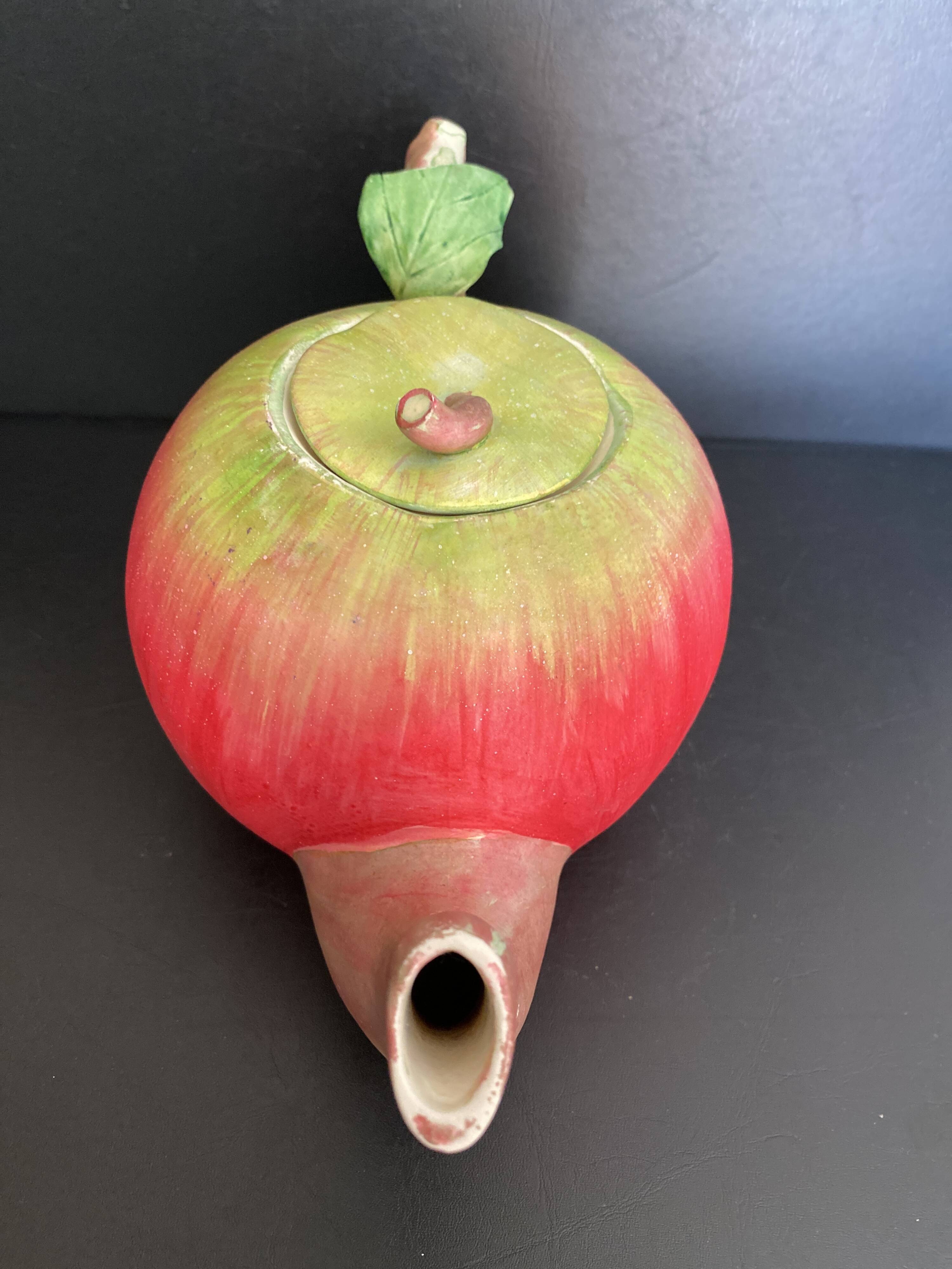 Vintage Apple Teapot in Barbotine – Retro / Cottagecore Decor