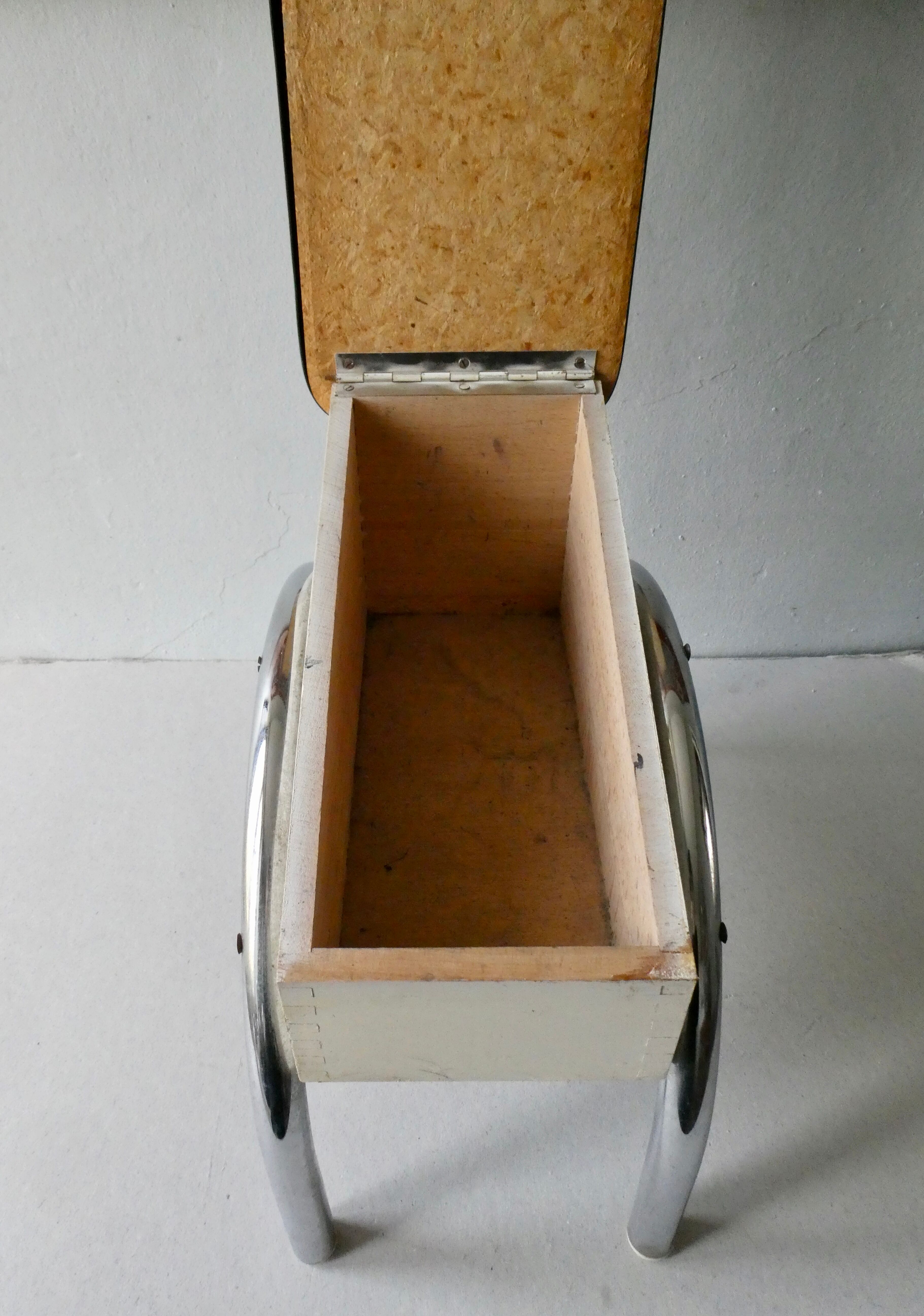 Rest feet, waxer chest, in Formica, 60s