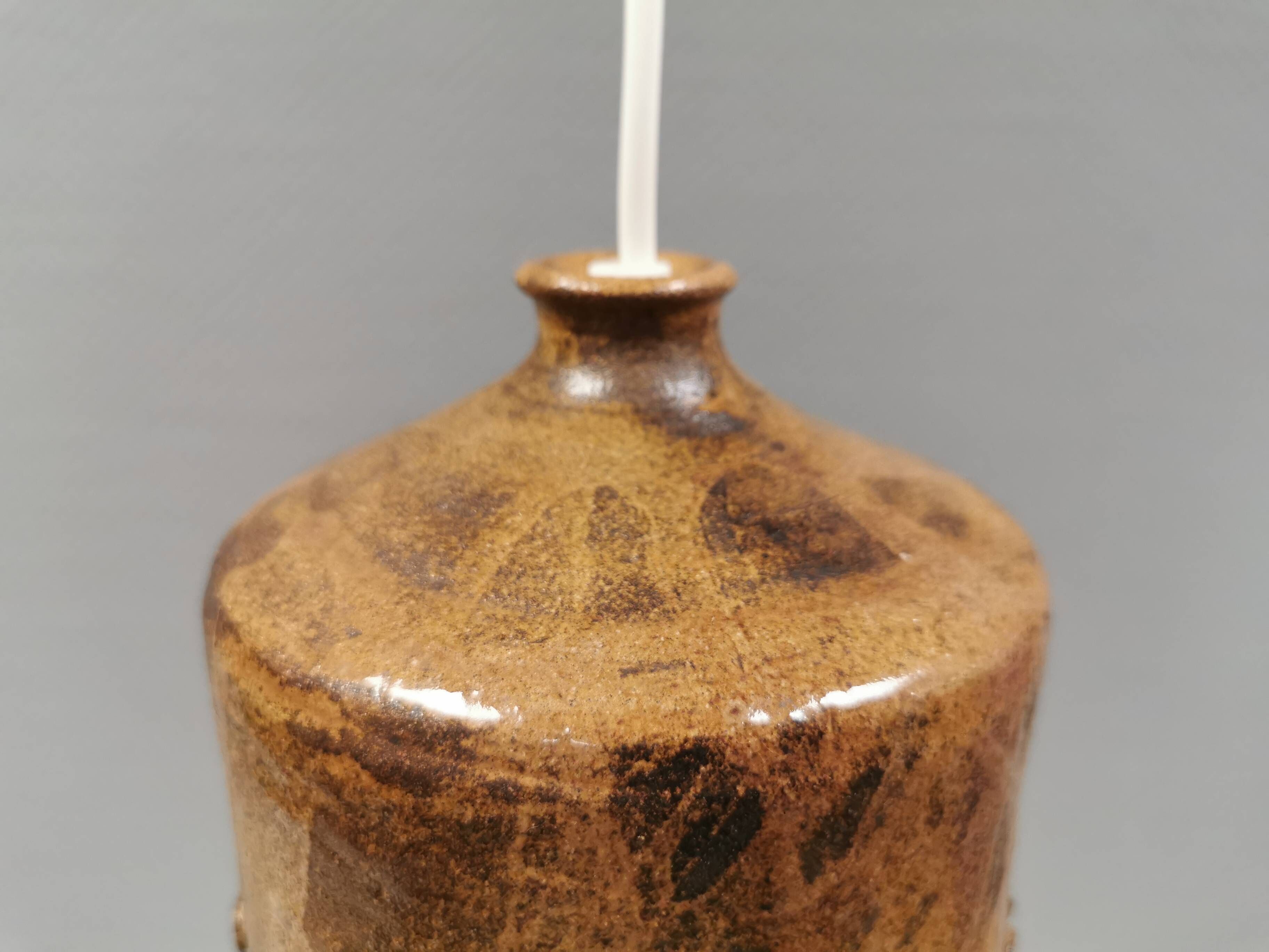 Small ceramic pendant lamp, Danish, from the 1970s–80s, in earth tones.