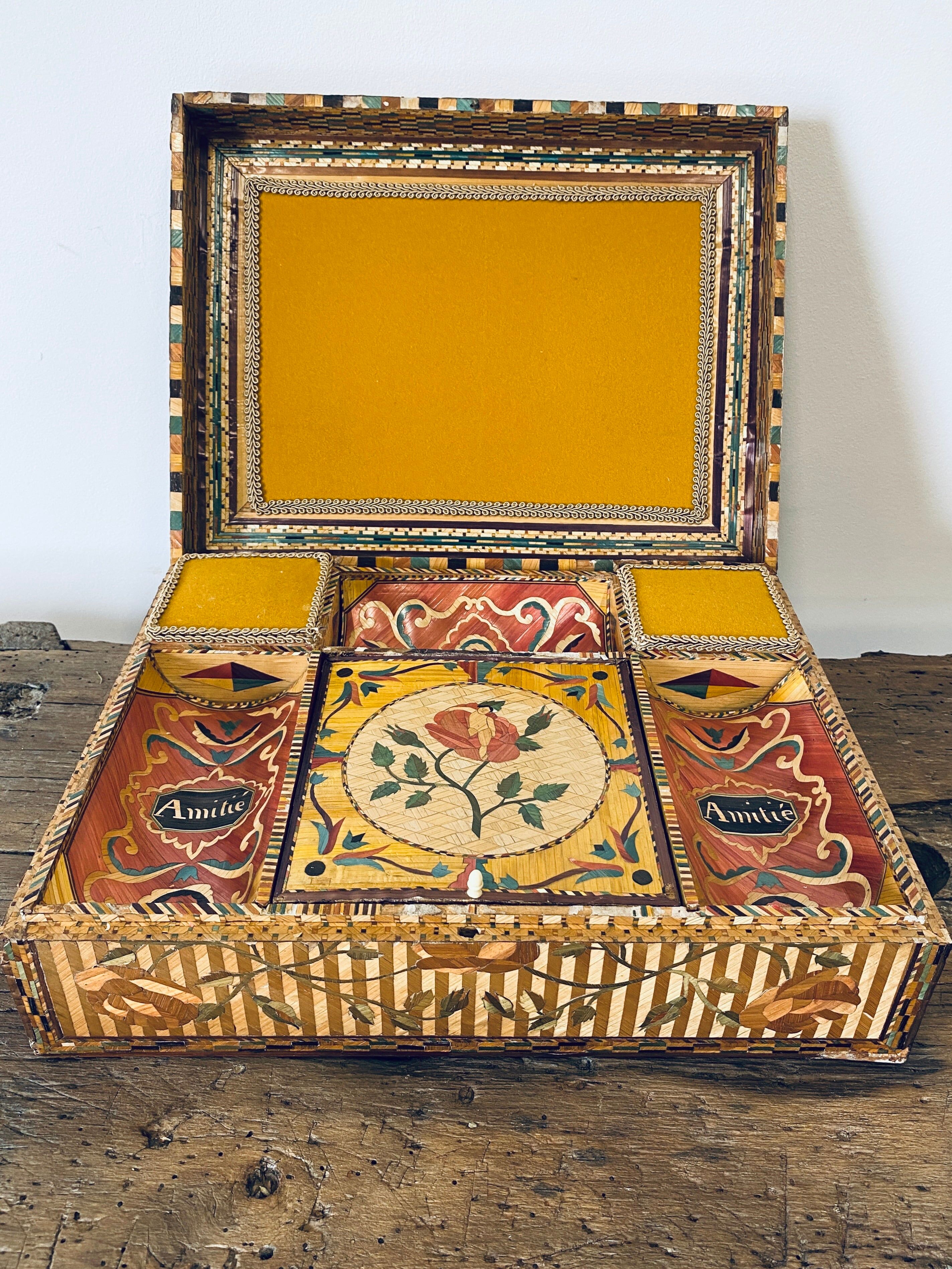 Jewellery box, secrets, straw marquetry and oriental patterns.