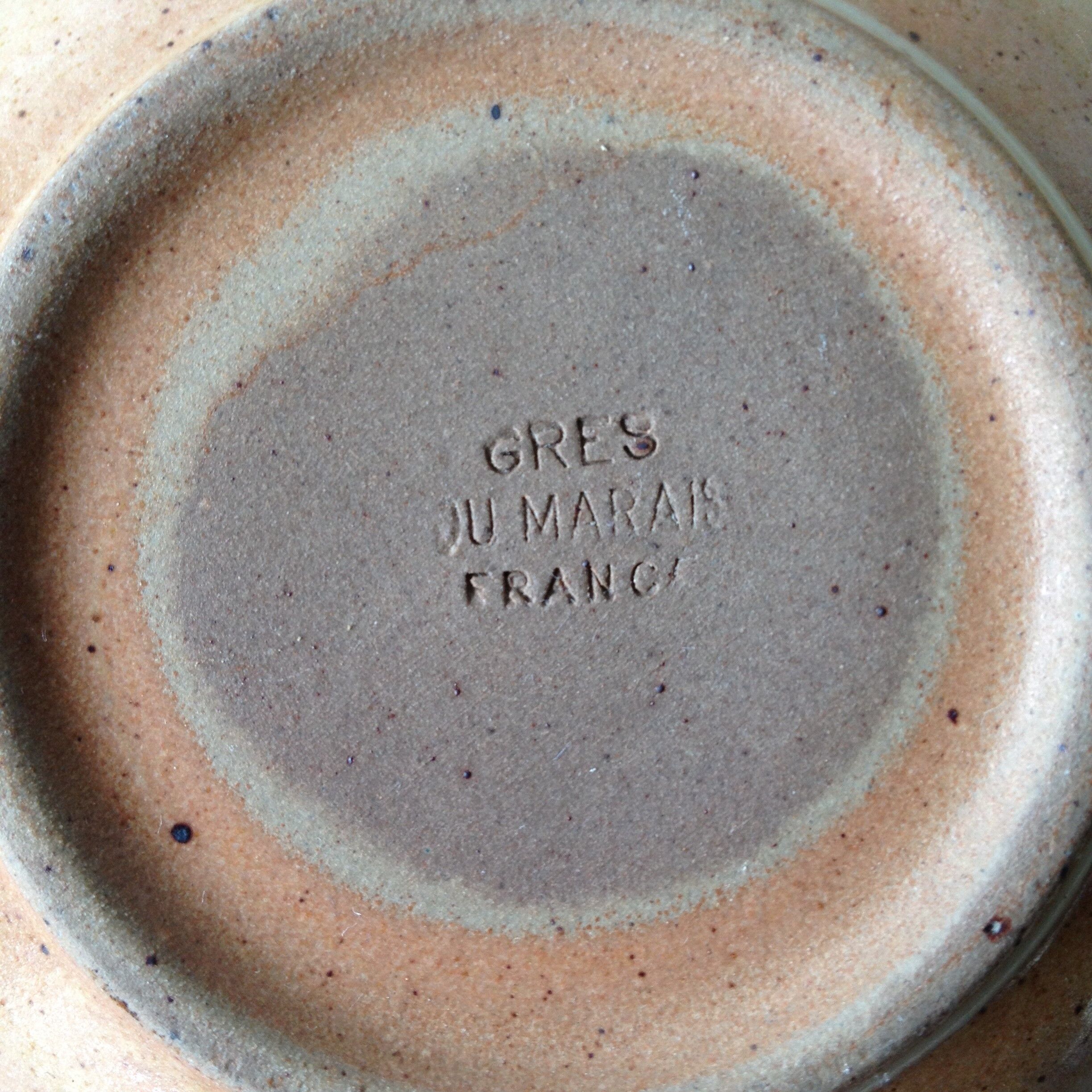 Trio of cups in sandstone of the marais, blue flowers patterns