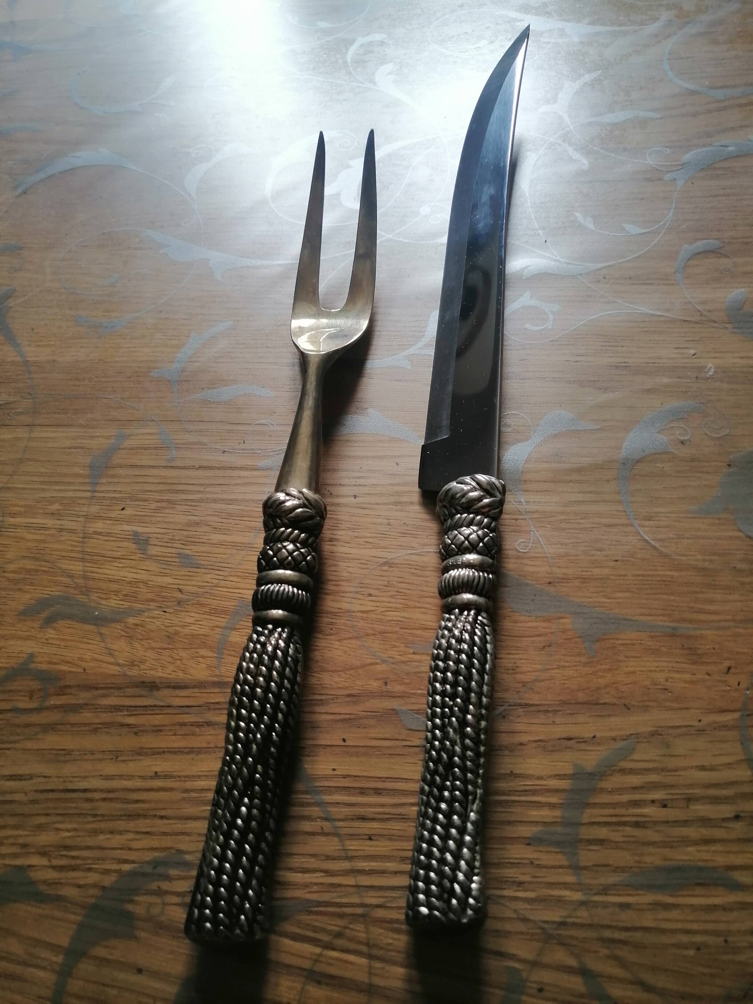 Service to cut silver-plated metal cartisane