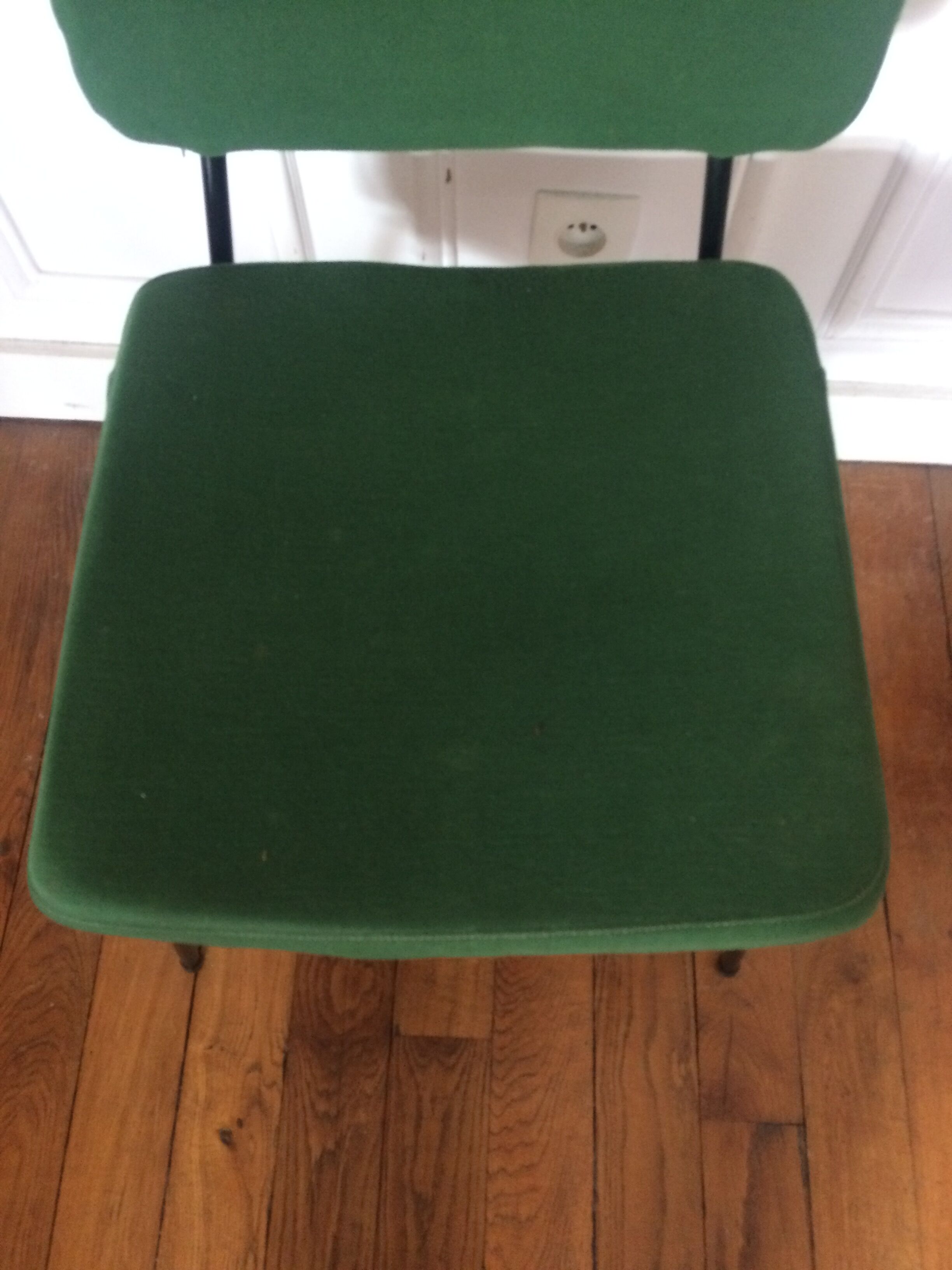 André Simard's chair published by Airborne