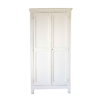 Armoire parisienne blanche patinée