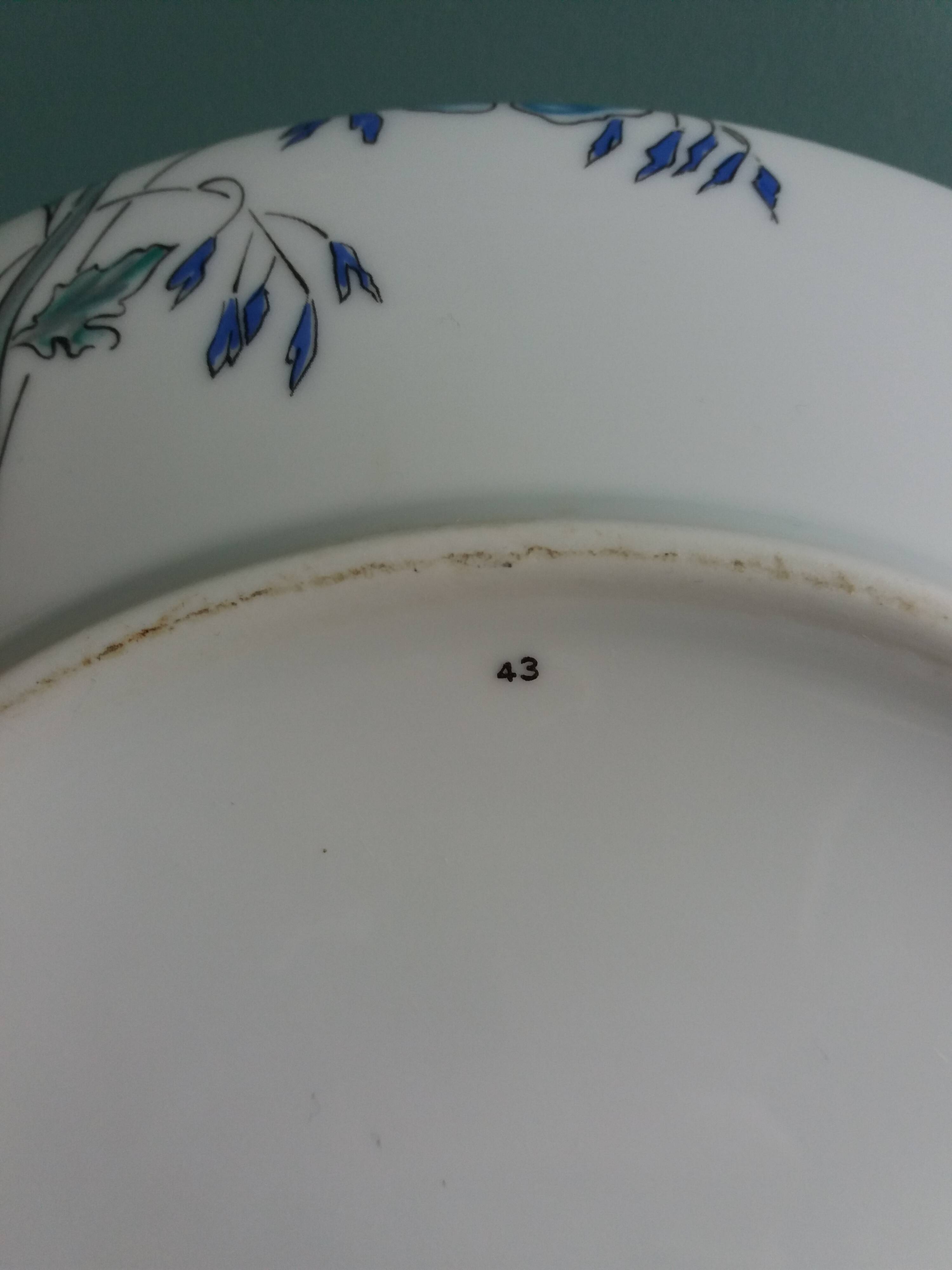 Ariès salad bowl by Raymond Loewy, Limoges porcelain by Bernardaud, Th pattern