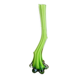 Vase cannelé en verre vert italien en forme de tige courbée, avec pied d'éléphant
