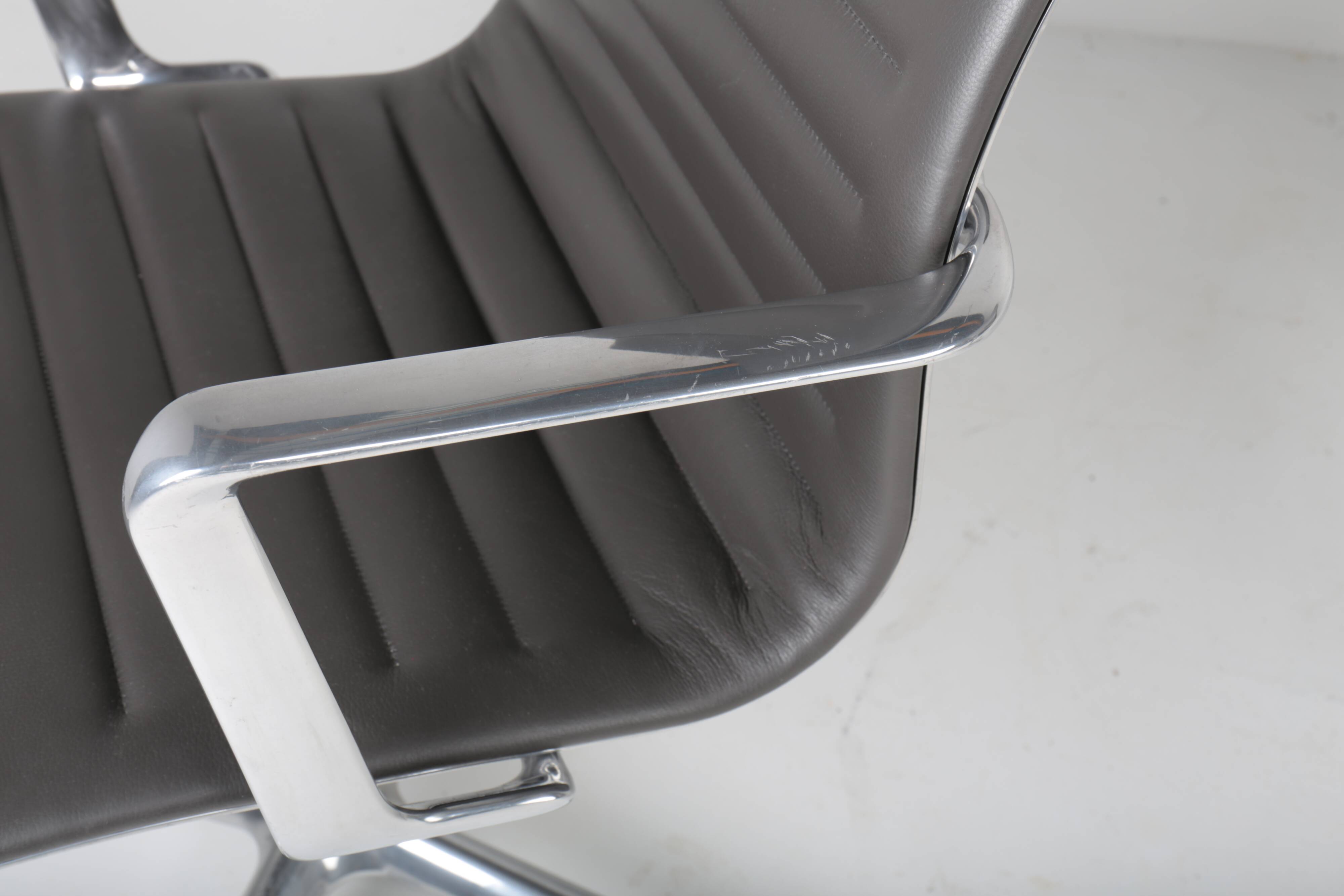 Paire de fauteuils de bureau ICF Una Chair Management
