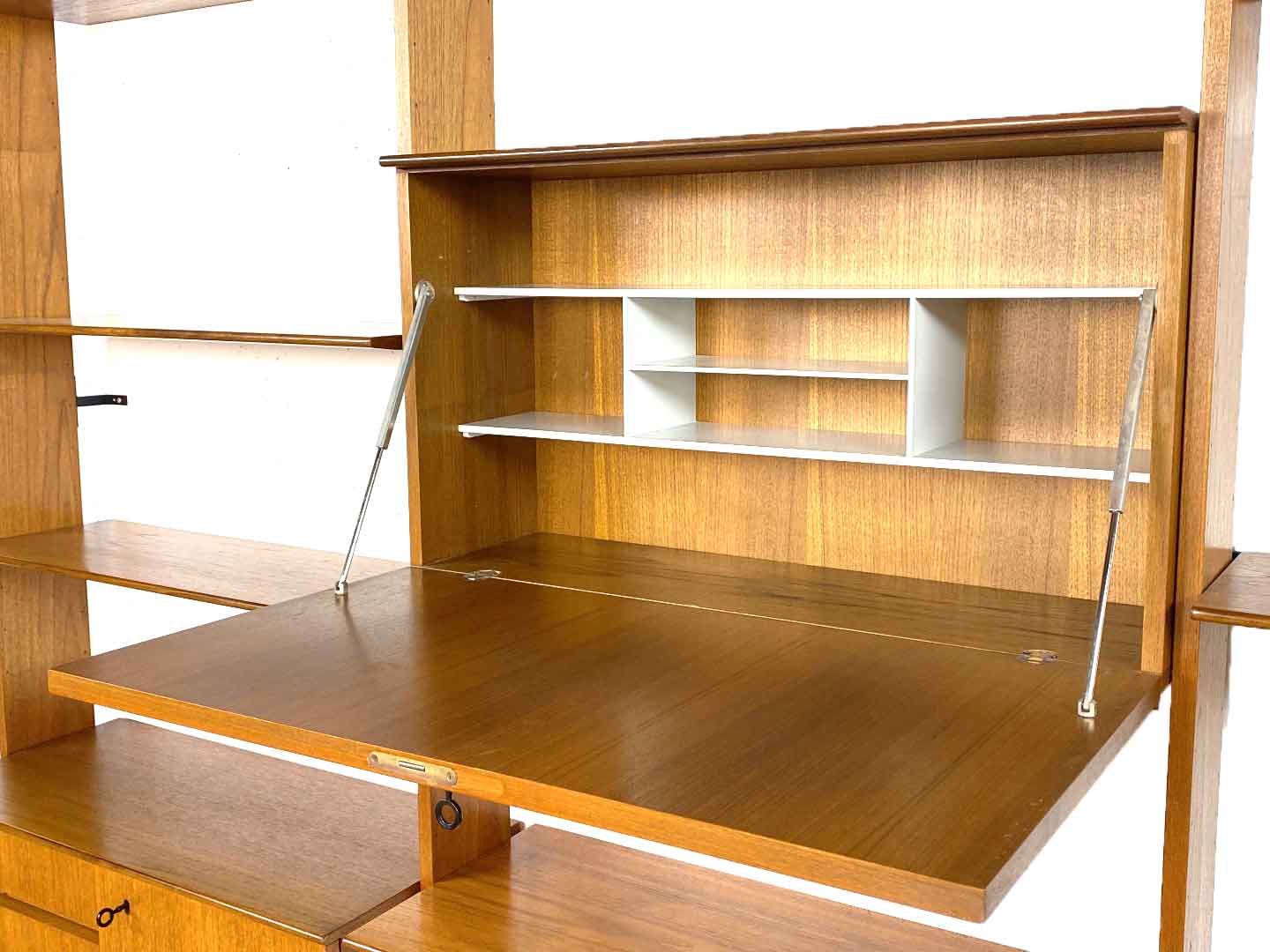 Vintage wall system by peter petrides - interna wandmöbel