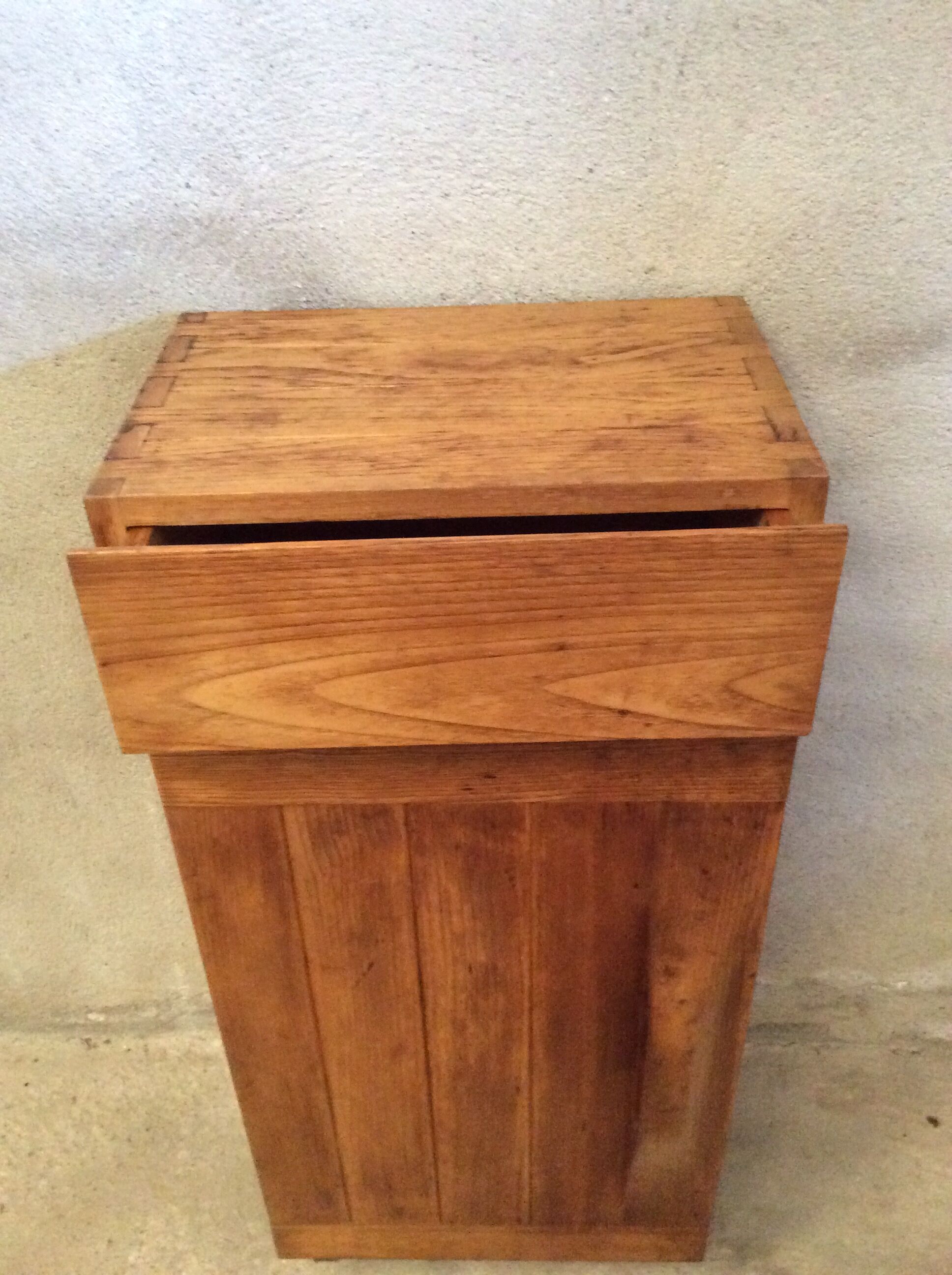 Furniture column Maison Regain 1980