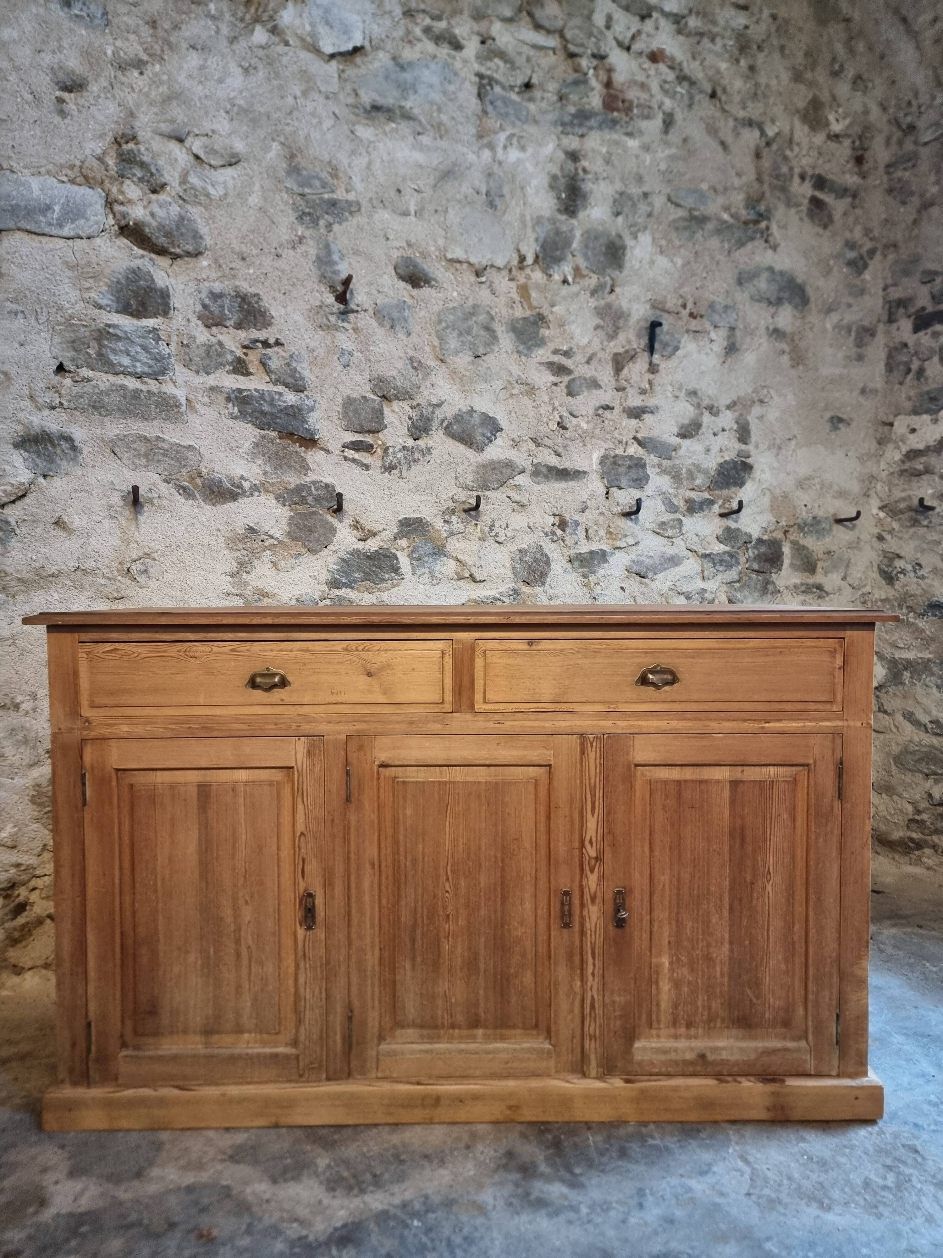 Buffet rustique français années 1920 – Buffet en pin ancien – Îlot de cuisine – Meuble de rangement 3 portes