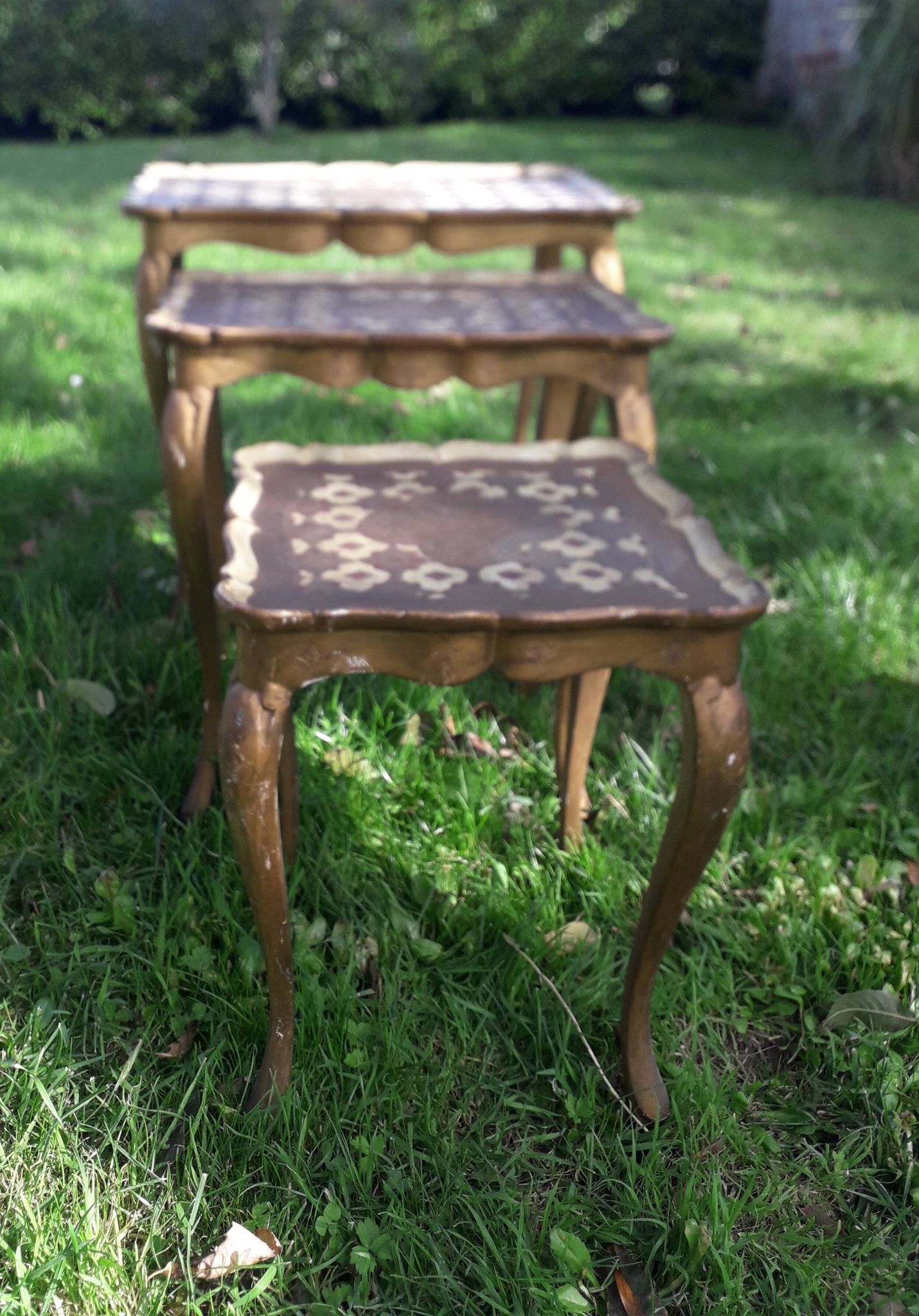 3 tables gigognes in Venian taste