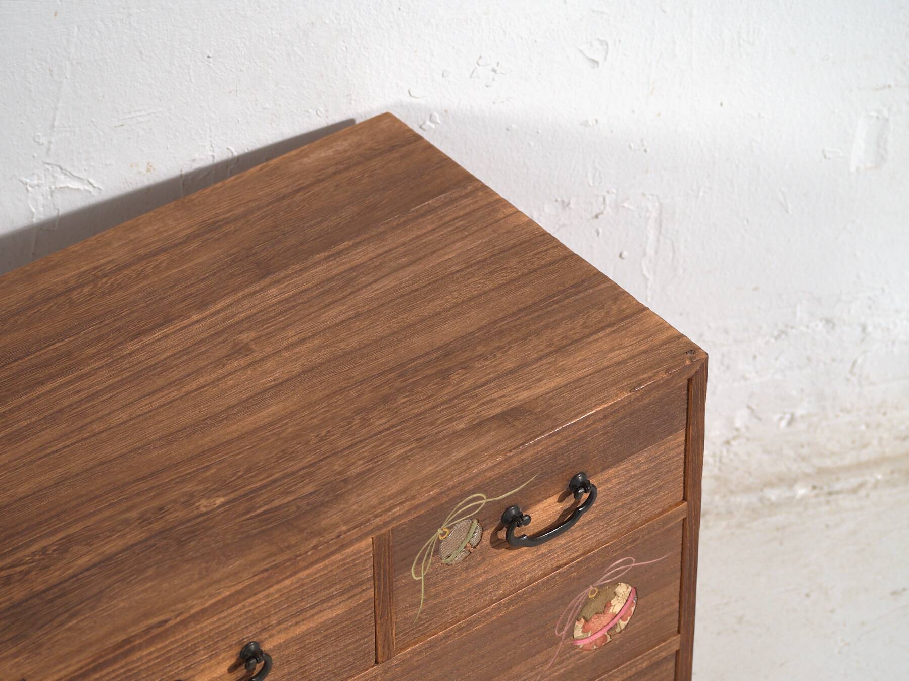 Small Japanese chest of drawers in paulownia – Showa period (c. 1950–1979)