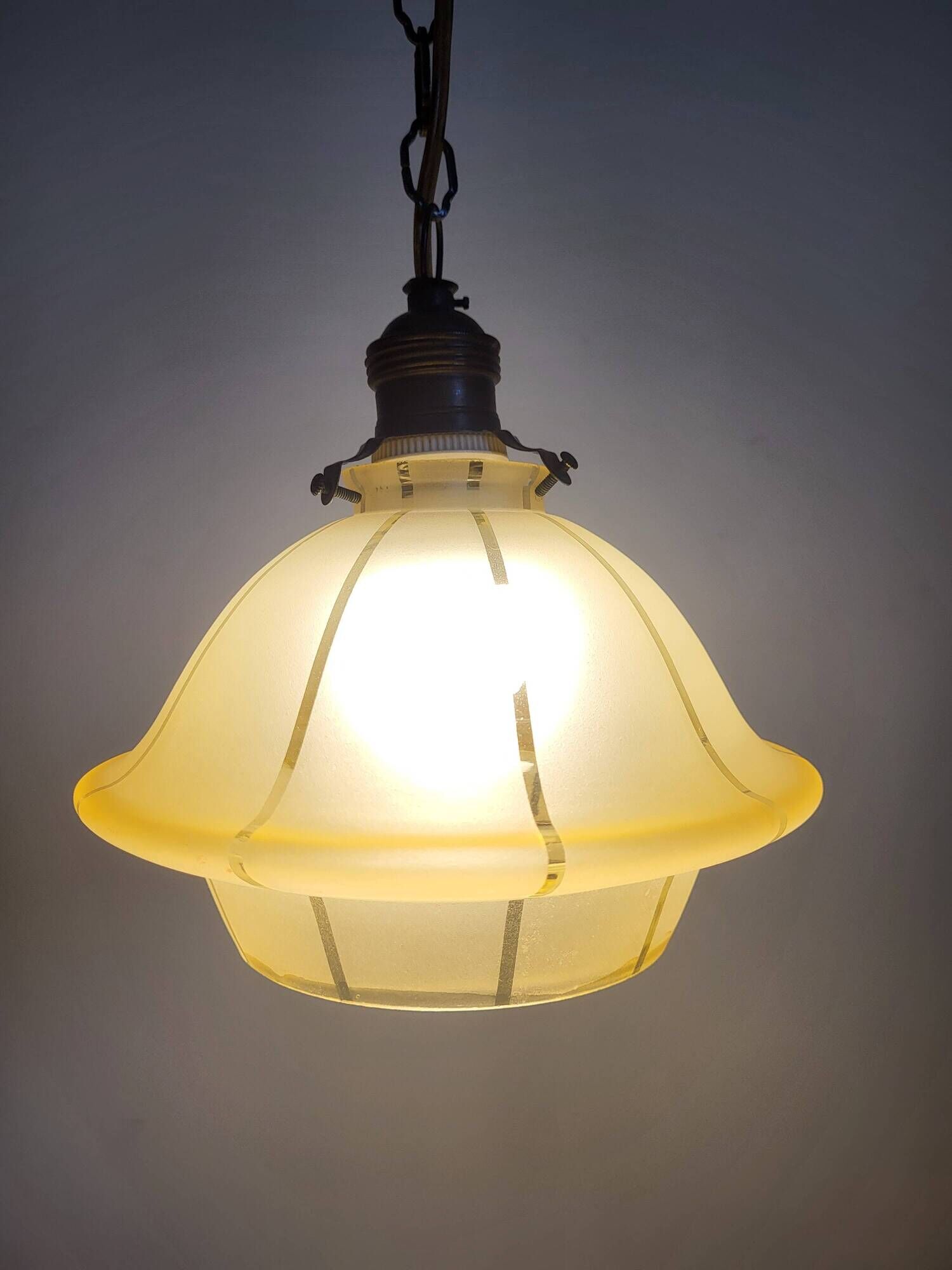 Lampe à main art déco en glaçure d’uranium; symmetrisch gelijnd, Belgique