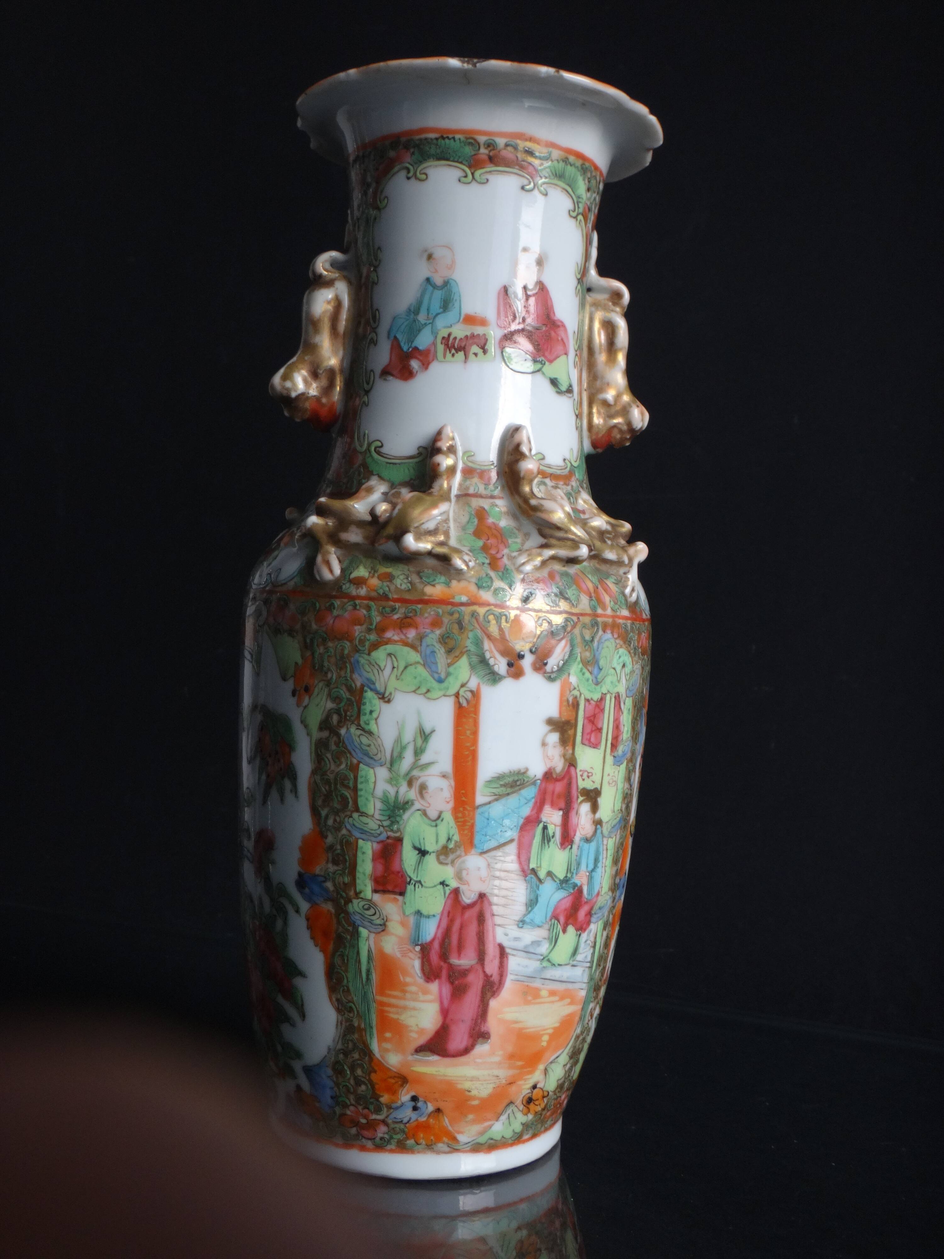 Porcelain vase Chinese fo dog 26cm China pink family Canton XIX