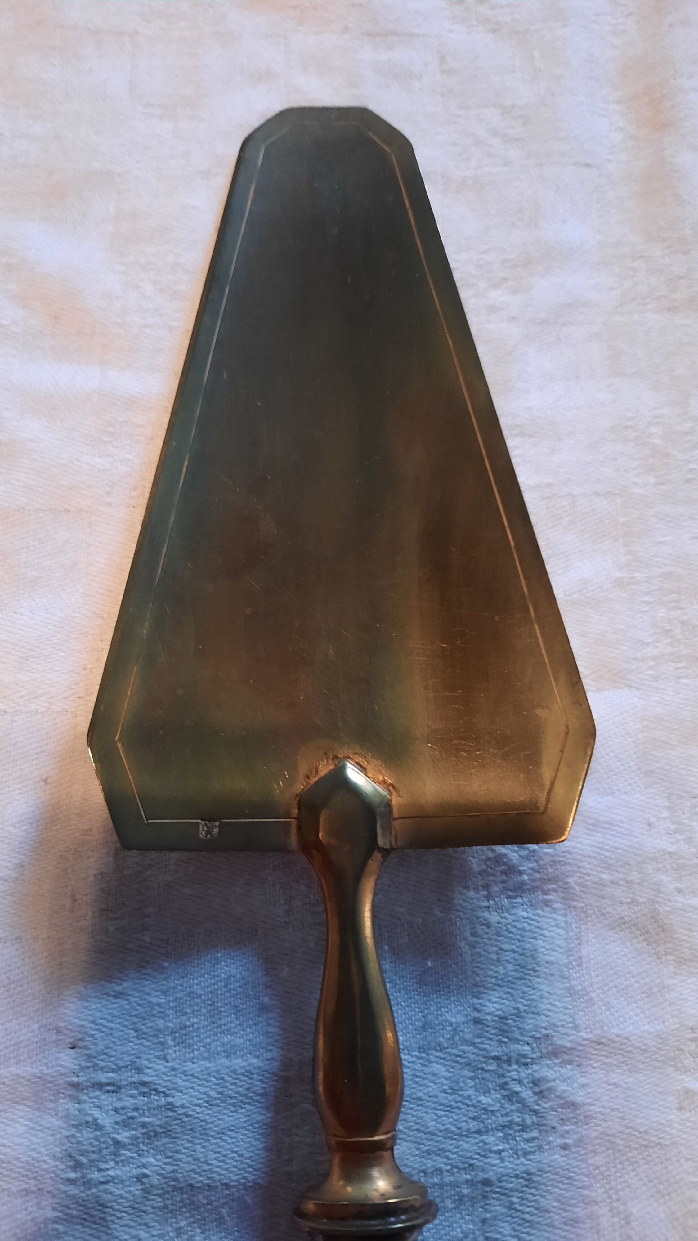 Silver metal pie server