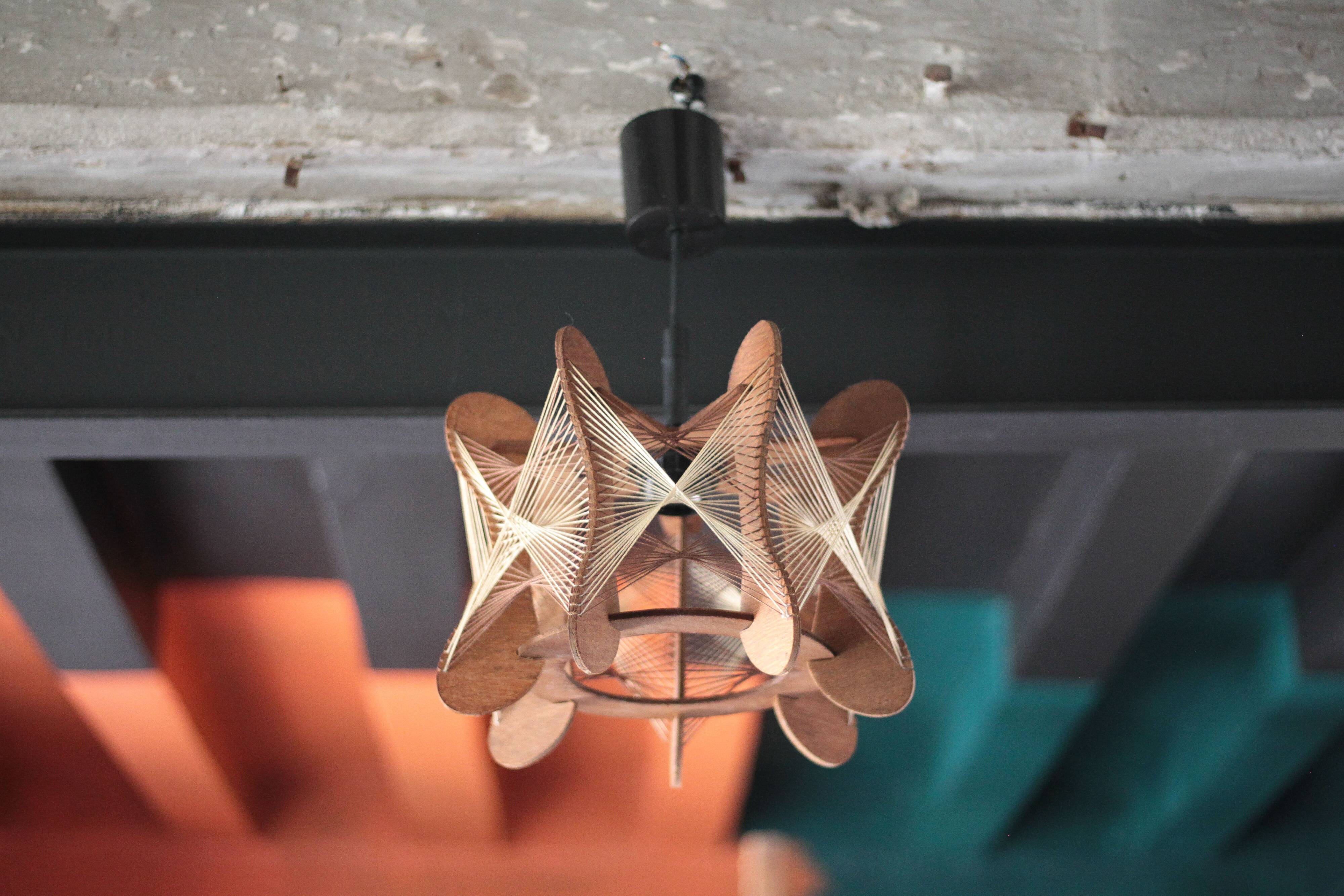Suspension bois et fils tendus scandinave vintage, lustre, lampe de plafond