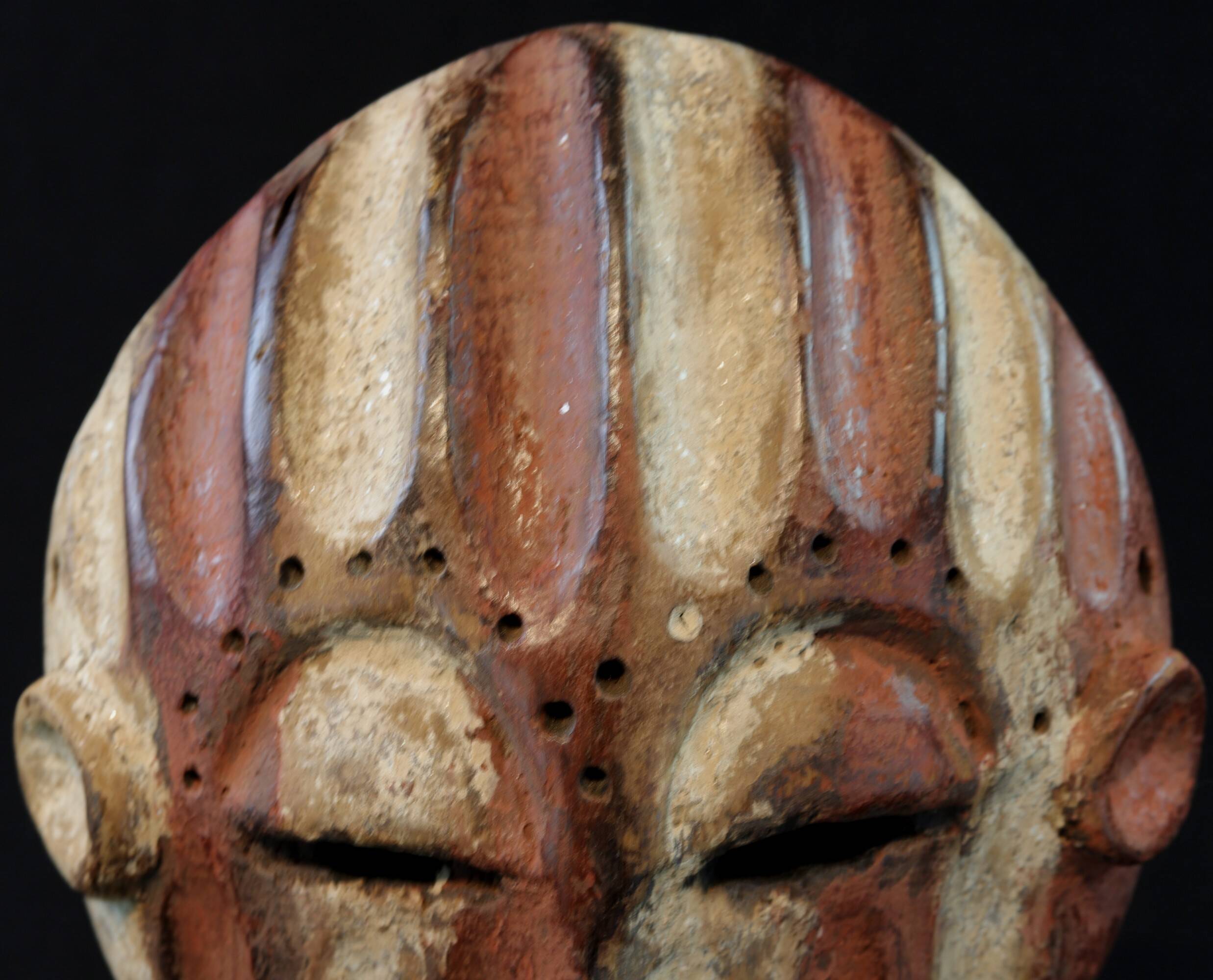 African Tribal Art - Kela Yela Mask DRC - 24.5 Cms