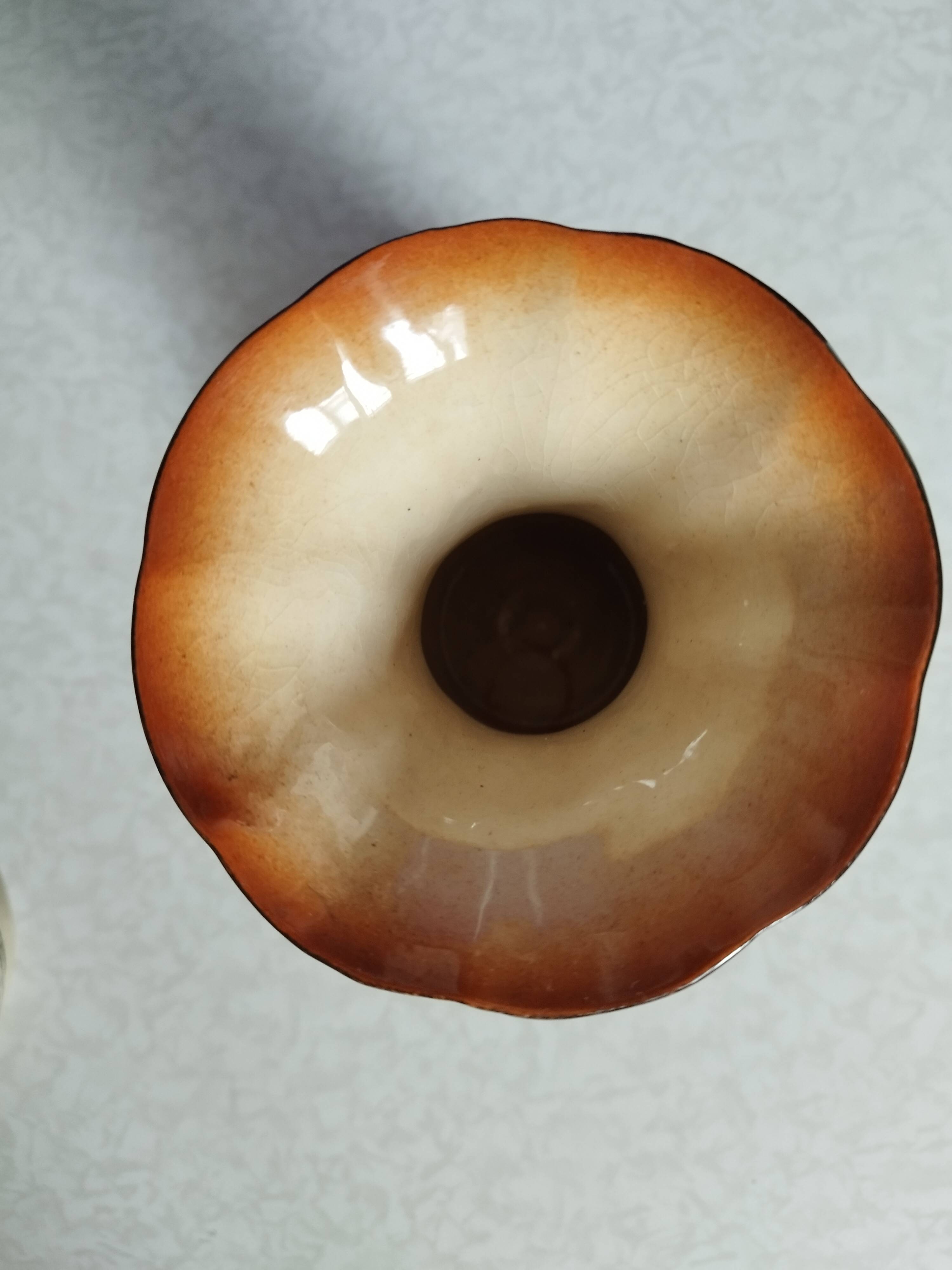 Ancient vase art decoration in ceramic, 11 cm in height.