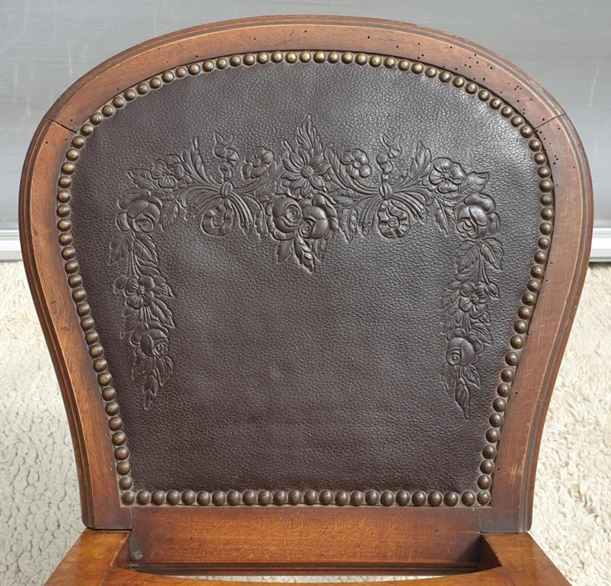 Lot 6 Art Deco chairs in Walnut style Louis XVI seat leather decorated with roses