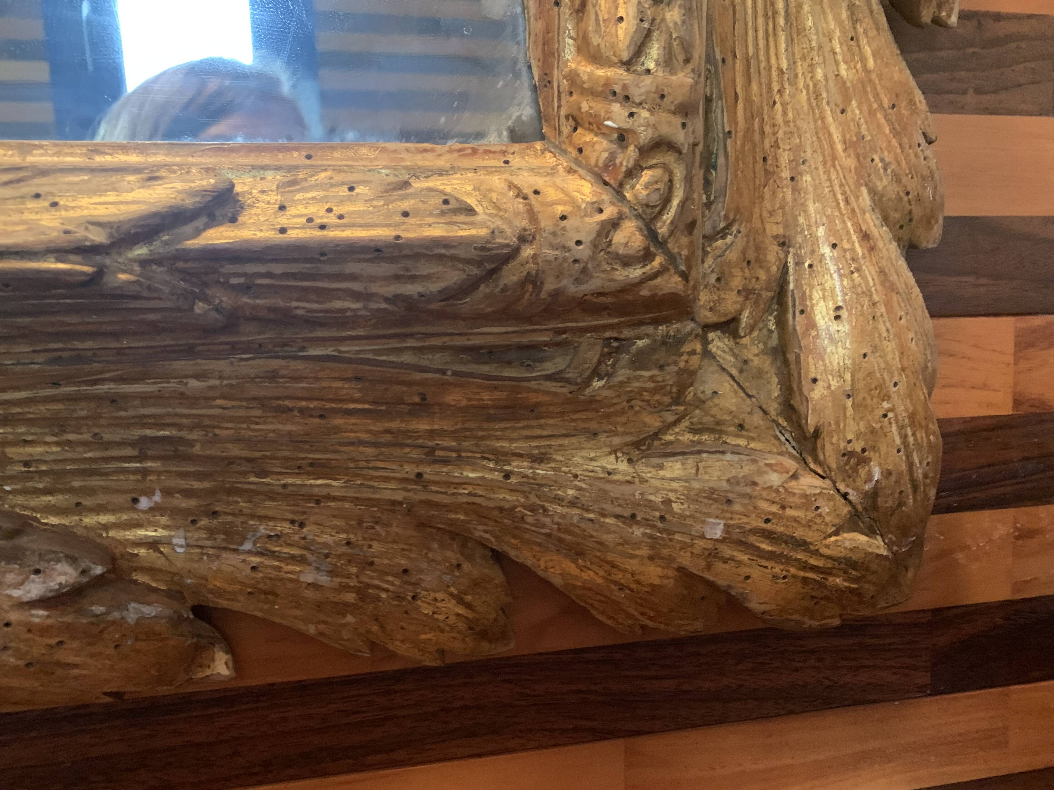 Exceptional antique mirror in carved and gilded wood – 18th century work
