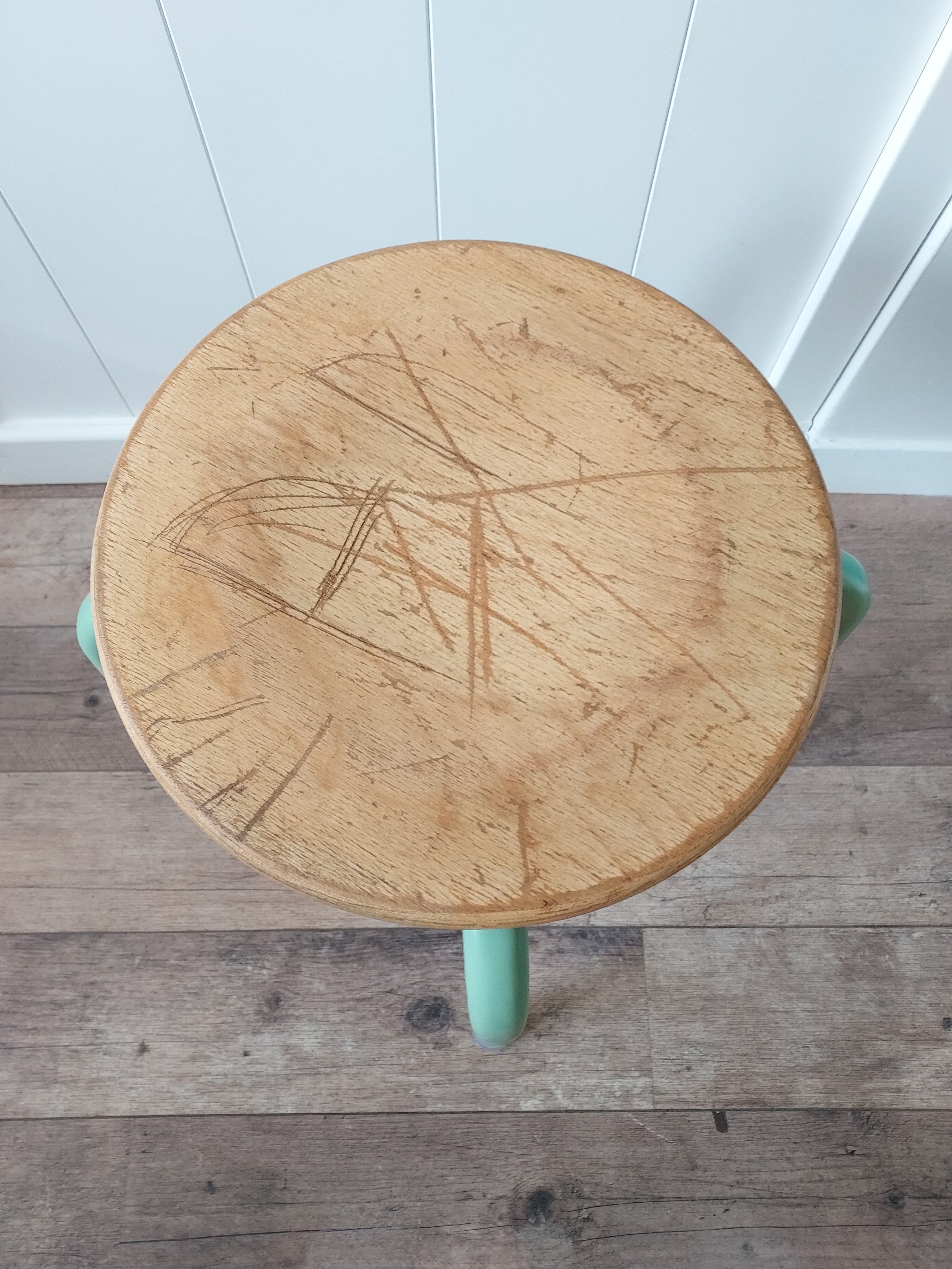 Minth green metal stool