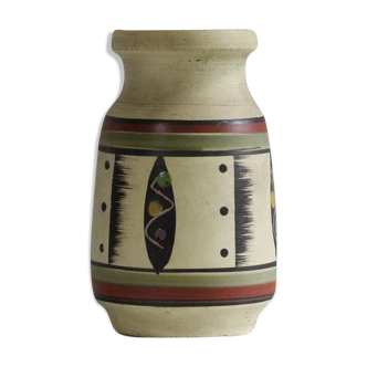 Ceramic pot or vase
