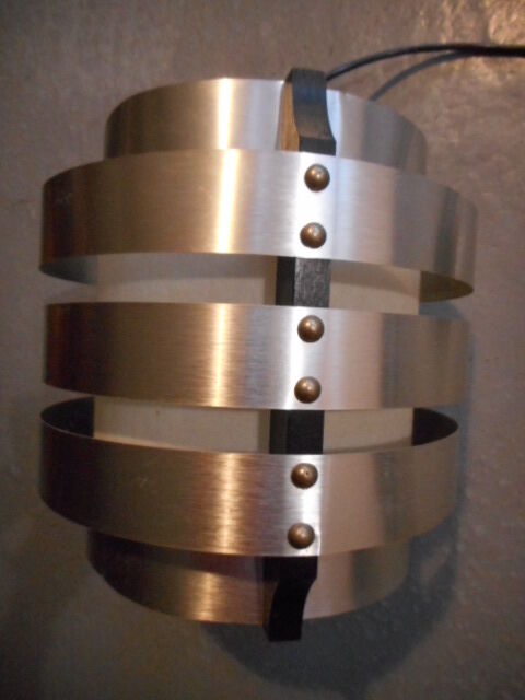 Suspension stainless steel blades and wood