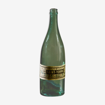 Old bottle of Saint-Yorre mineral water at the beginning of the 20th century with label in very beautiful condition!