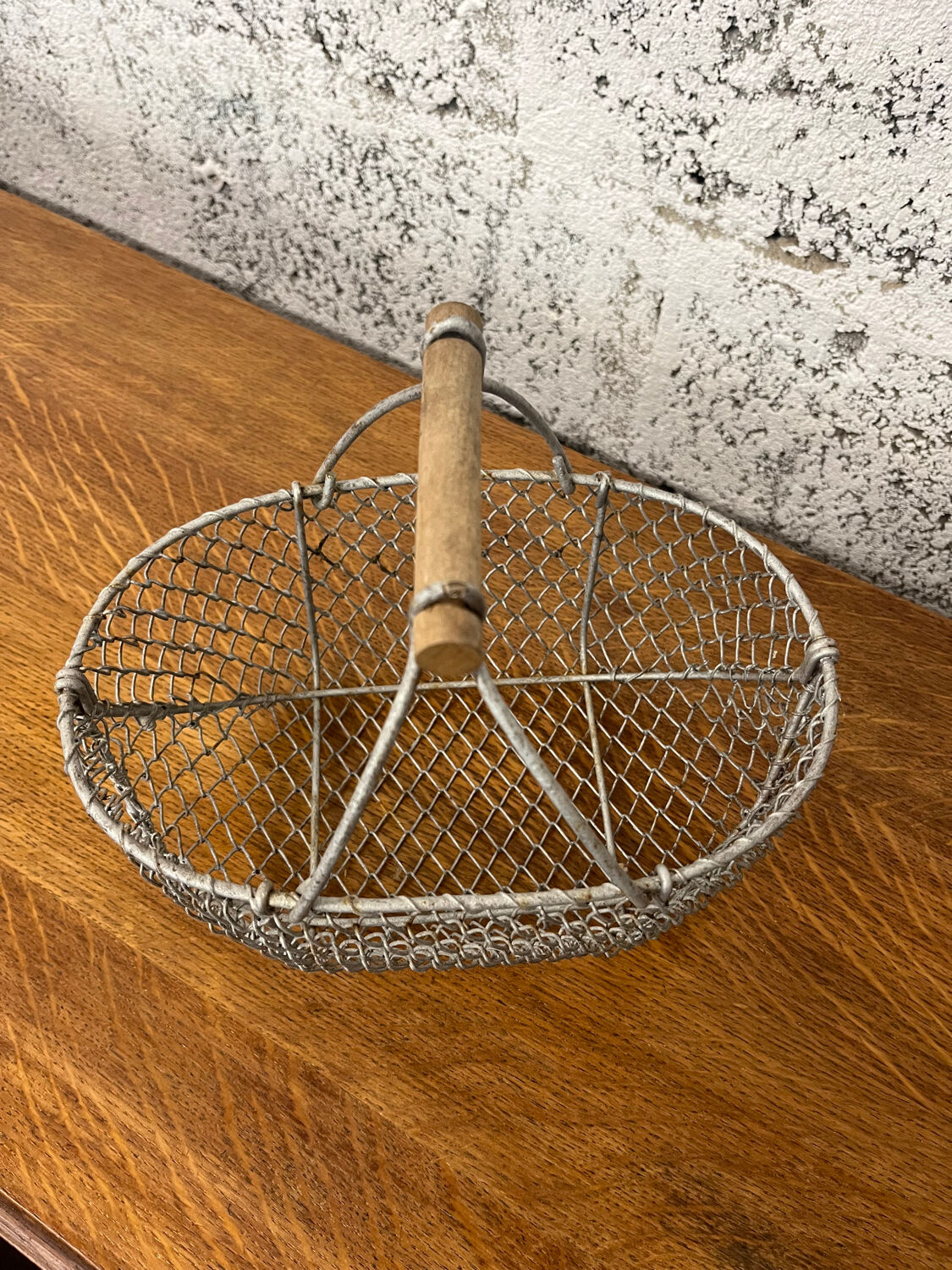 Iron wire basket