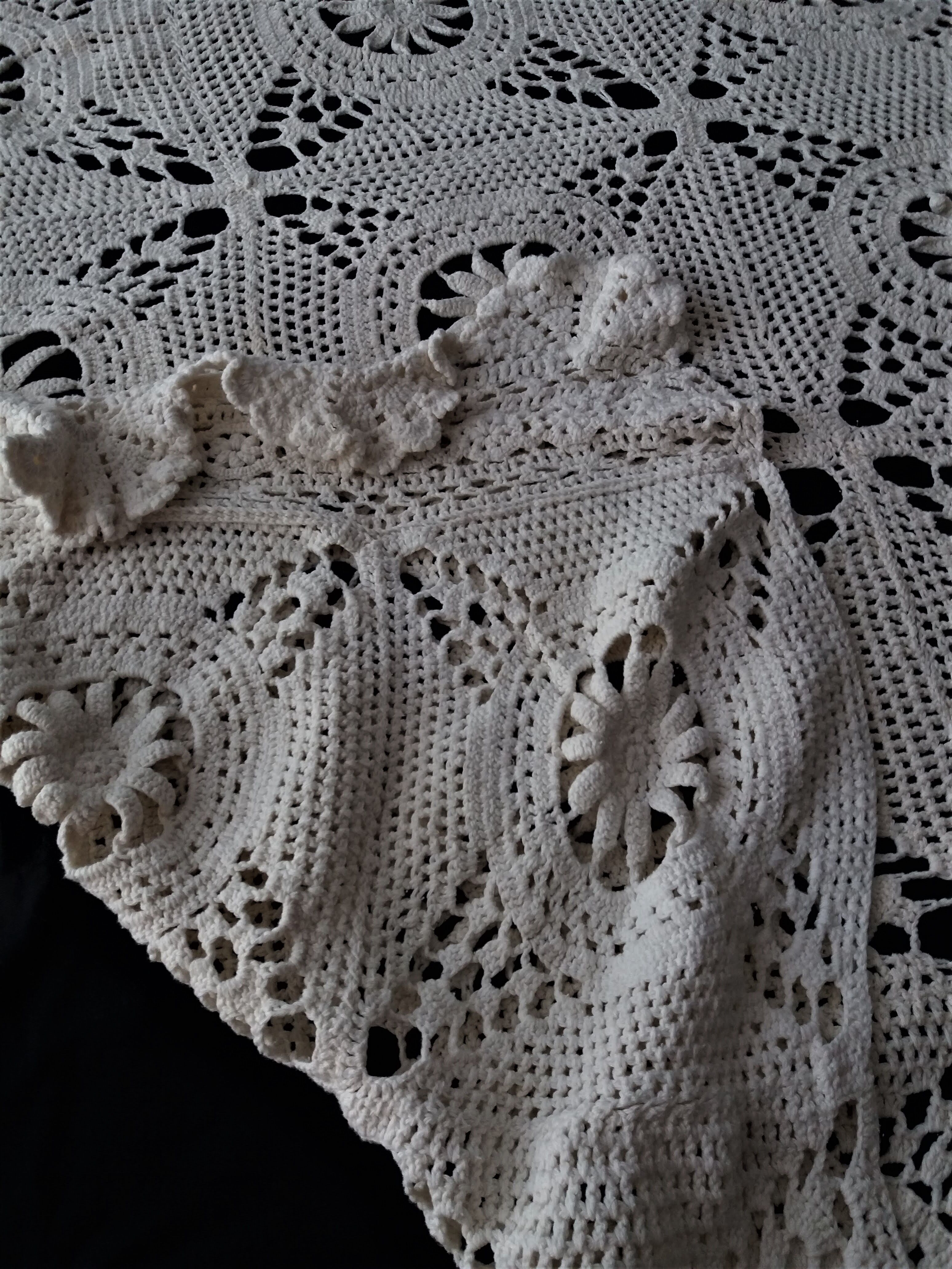 Bed top vintage cotton crochet bedspread