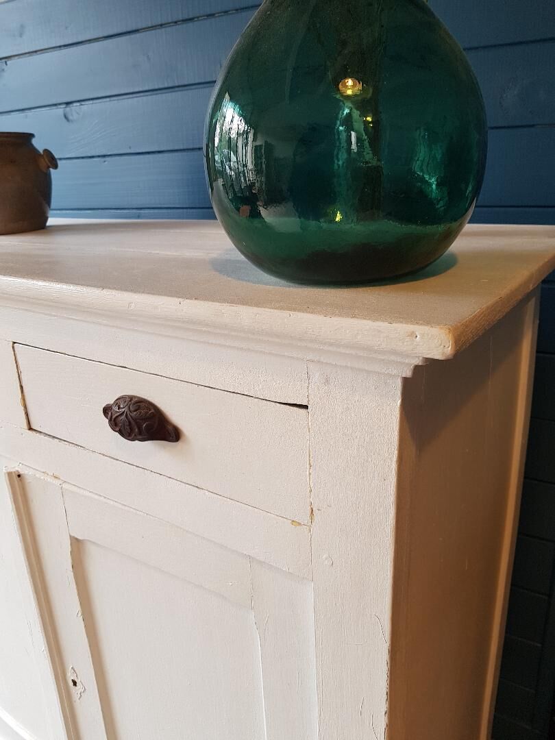 Former parisian buffet white